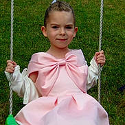 Léna participe au concours pour gagner de l'argent avec cette photo : child, girl, swing, pink_dress, bow, grass, outdoor, play, ropes, smile, portrait, happy, summer, green, nature, fashion, childhood, leisure, fun, casual