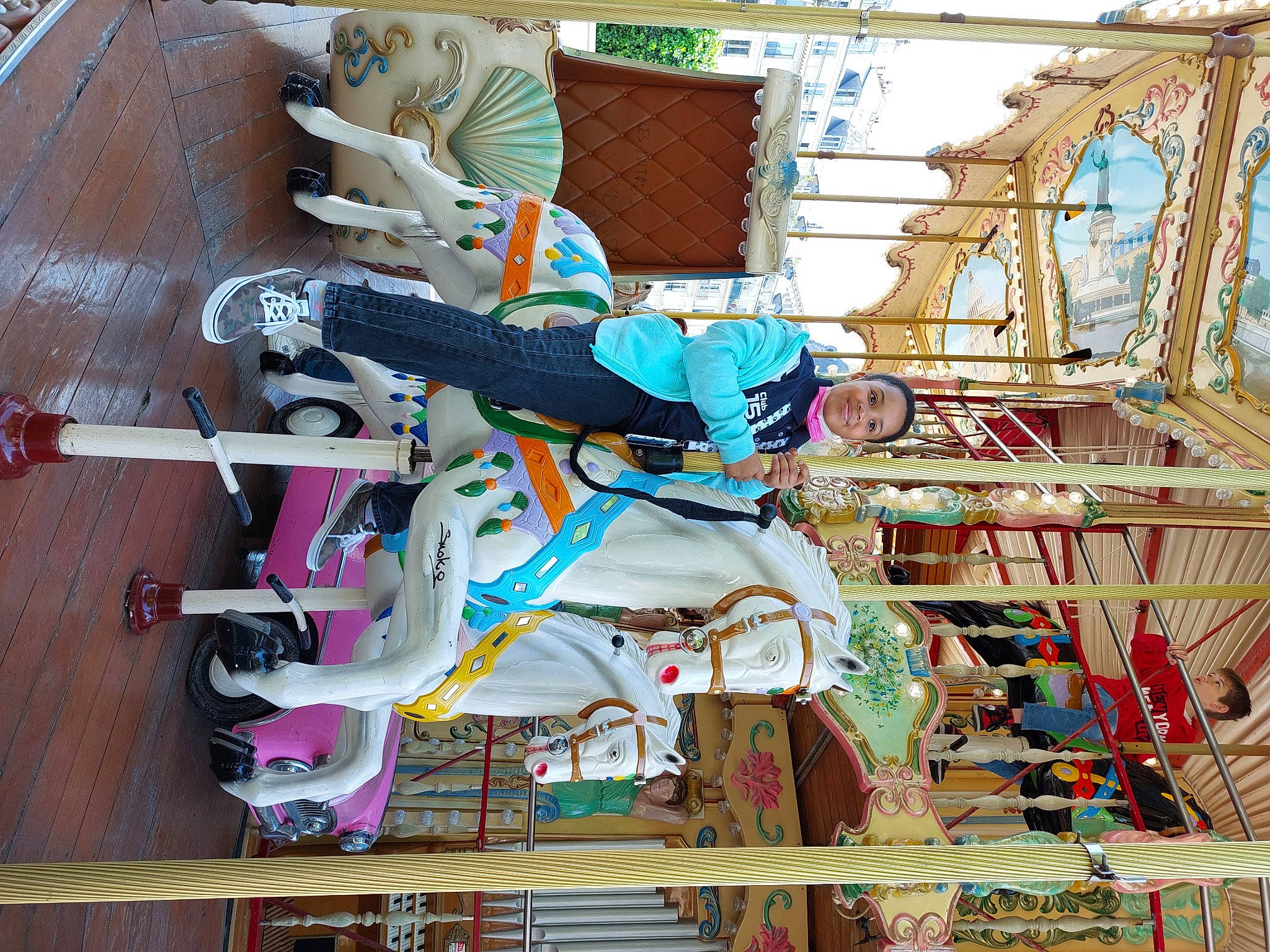 Shana a rejoint le concours — aidez-le/la à gagner de superbes lots ! amusement_ride, art, carmine, electrical_supply, electrical_wiring, facade, fun, hardwood, horse, horse_tack, joy, machine, person, plastic, recreation, visual_arts, wood