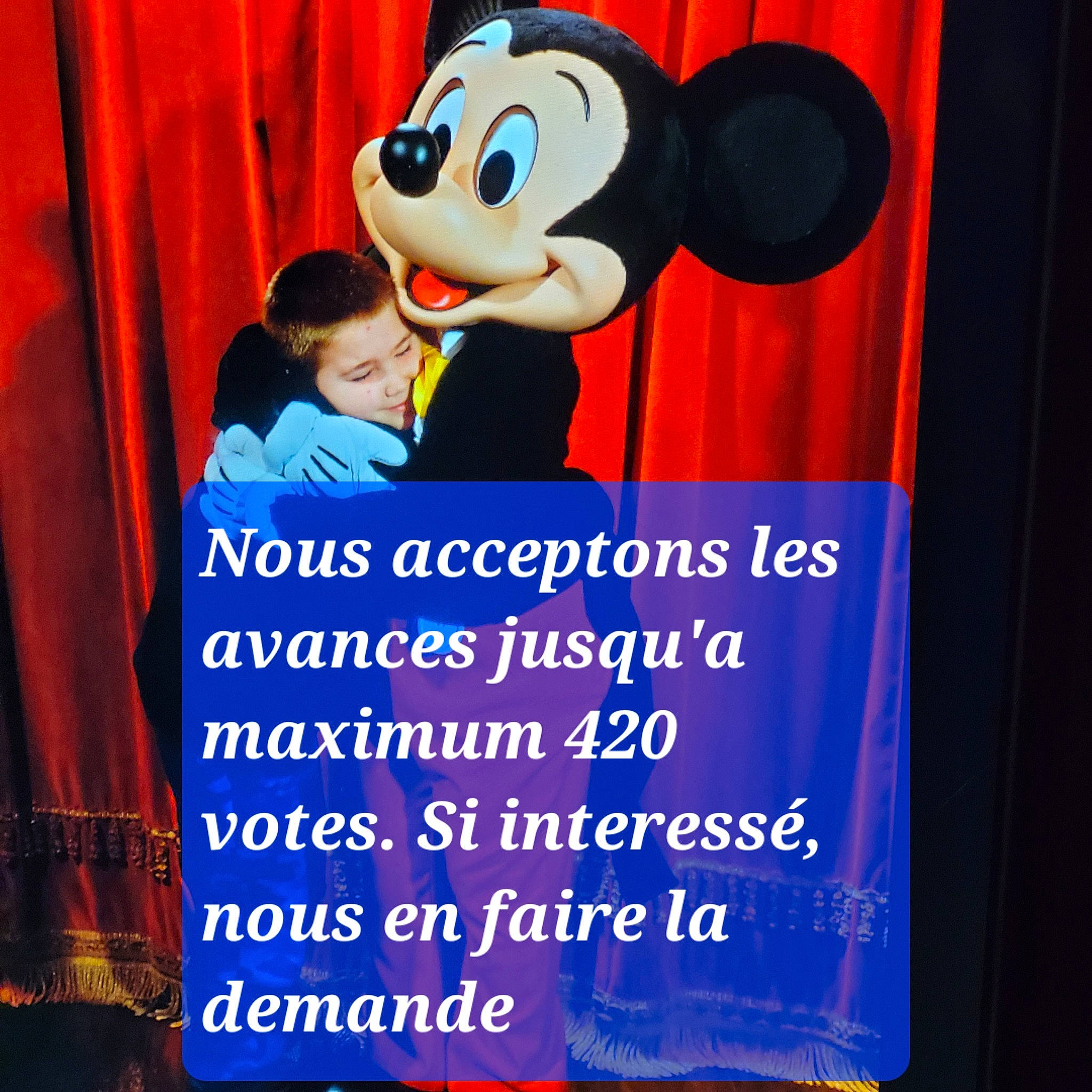 Thylan participe au concours pour gagner de l'argent avec cette photo : advertising, animated_cartoon, conversation, curtain, electric_blue, entertainment, event, font, graphics, happy, humour, person, photo_caption, sharing, signage, smile