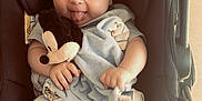 Télyo a rejoint le concours — aidez-le/la à gagner de superbes lots ! baby, infant, car_seat, plush_toy, mickey_mouse, blanket, white_leggings, white_socks, cute, playful, tongue_out, soft_toy, child, indoor, smiling, person, cozy, comfort, seat, adorable