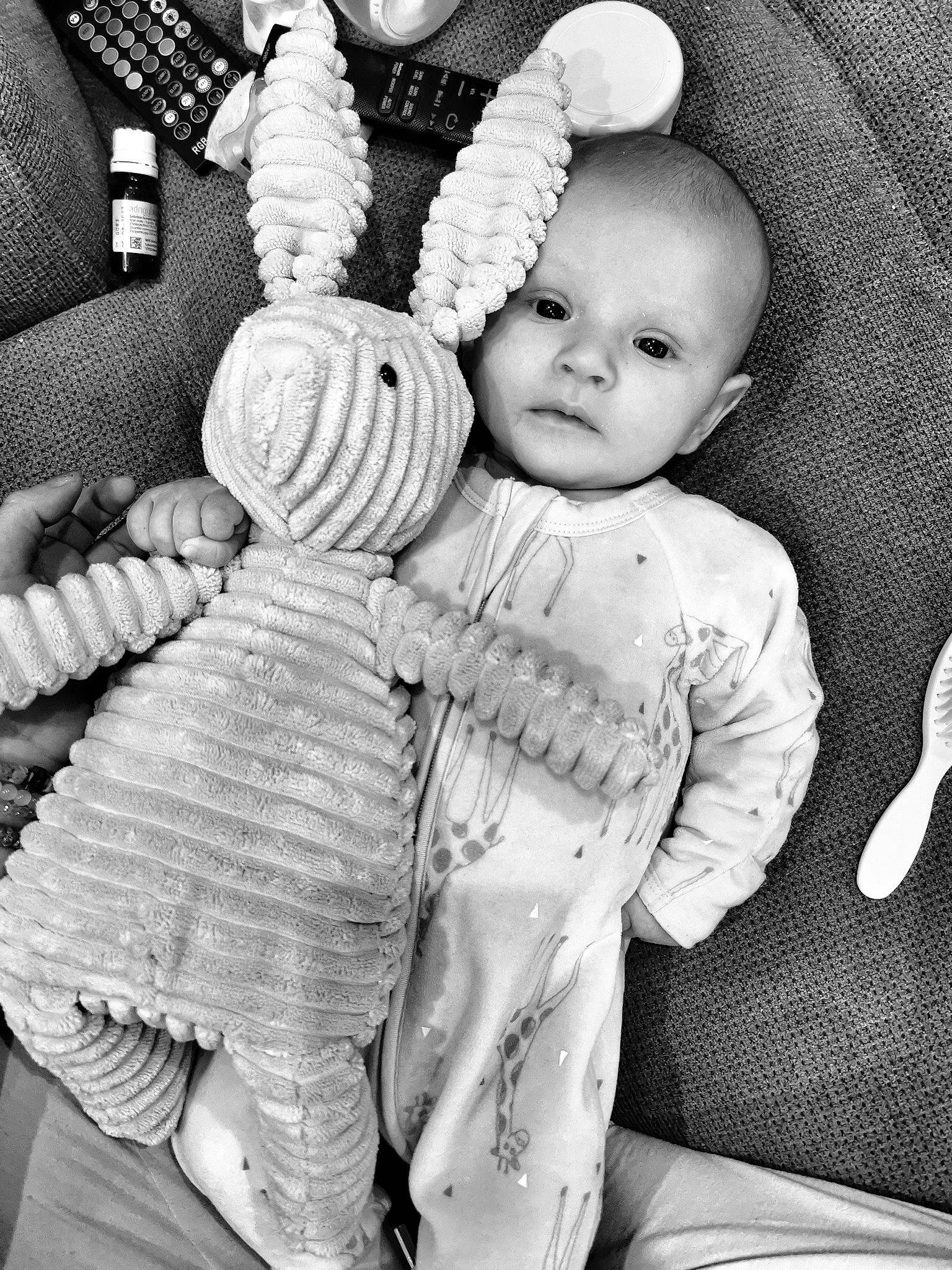 Nevena a rejoint le concours — aidez-le/la à gagner de superbes lots ! baby, baby_toddler_clothing, black, black_and_white, cheek, child, gesture, happy, human_body, monochrome, monochrome_photography, pattern, people, person, photograph, sleeve, snapshot, stock_photography, style, toddler