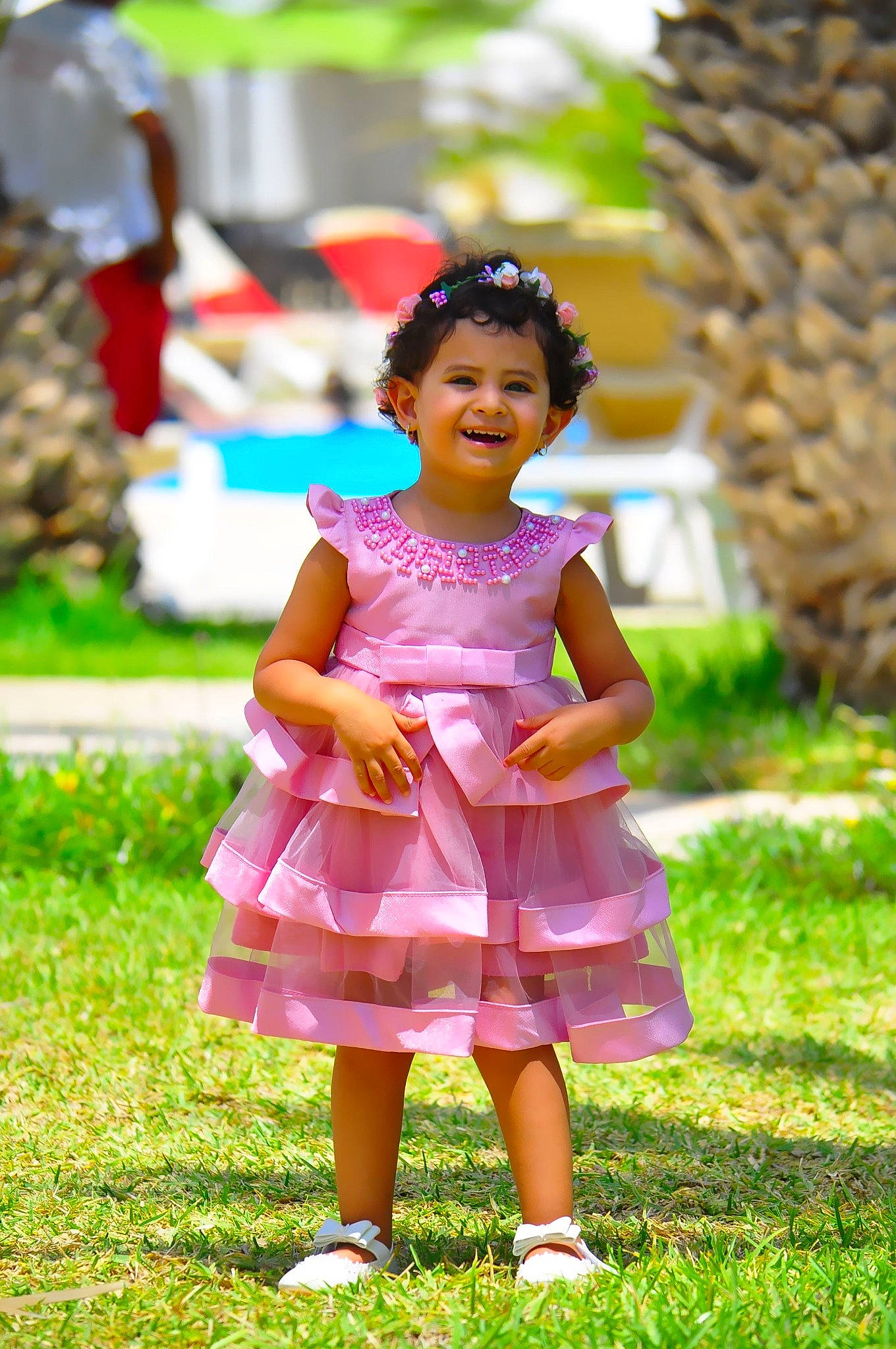 Layane participe au concours pour gagner de l'argent avec cette photo : child, dress, event, fun, garden, grass, grass_family, grassland, happy, joy, lawn, leisure, magenta, people_in_nature, person, pink, plant, recreation, sandal, smile