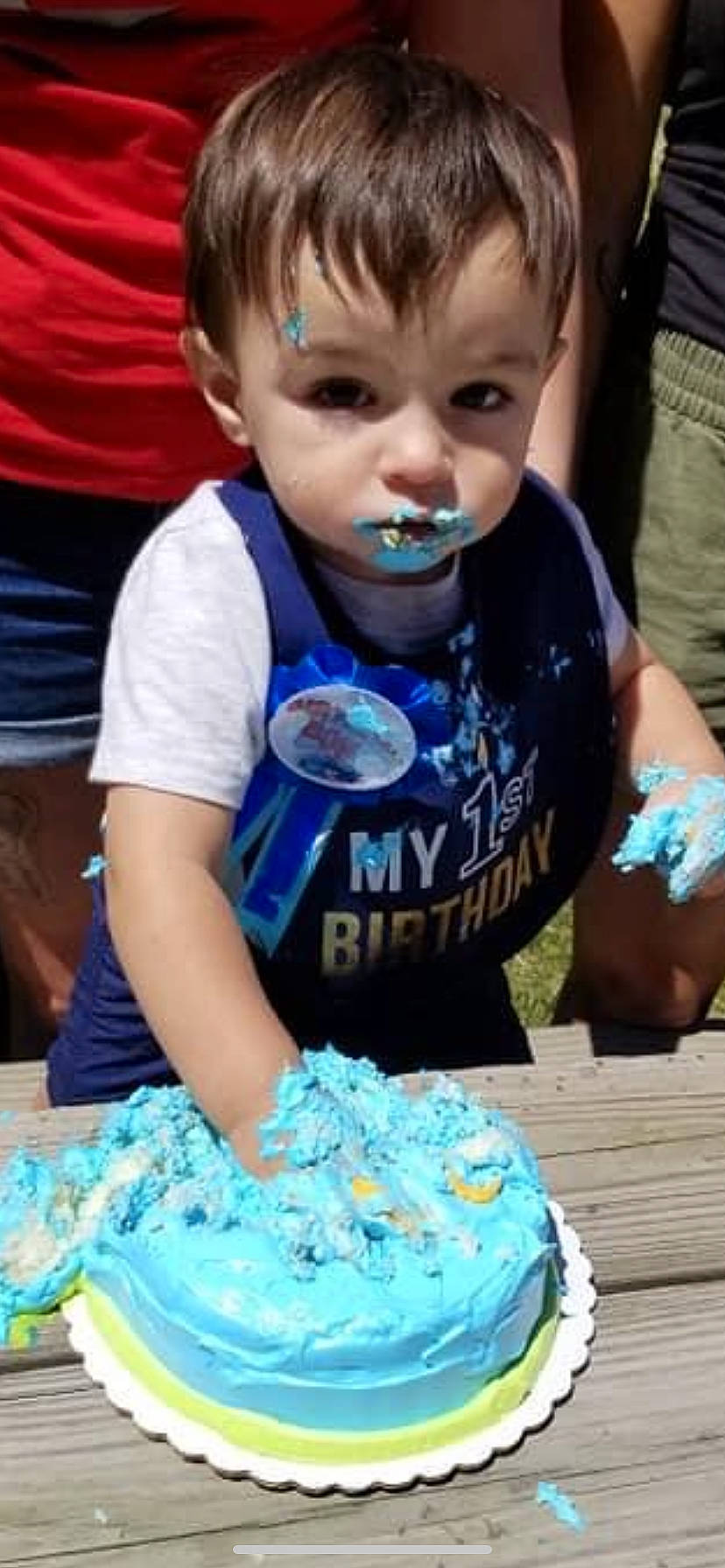 Quinten is registered to the contest to win money with this photo: baked_goods, birthday, birthday_cake, buttercream, cake, cake_decorating, child, cool, dessert, eating, food, icing, party, person, play, smile, toddler