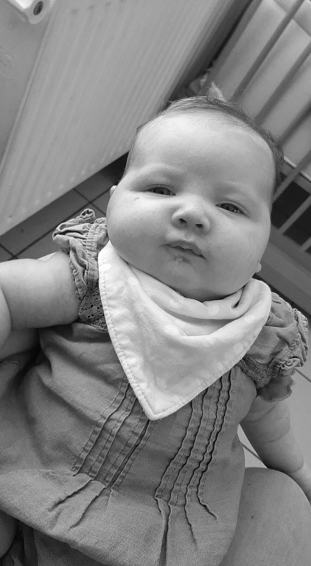 Annaëlle a rejoint le concours — aidez-le/la à gagner de superbes lots ! baby, black_and_white, cheek, child, chin, eye, face, head, lip, monochrome, monochrome_photography, nose, person, photograph, photography, portrait_photography, skin, smile, style, toddler