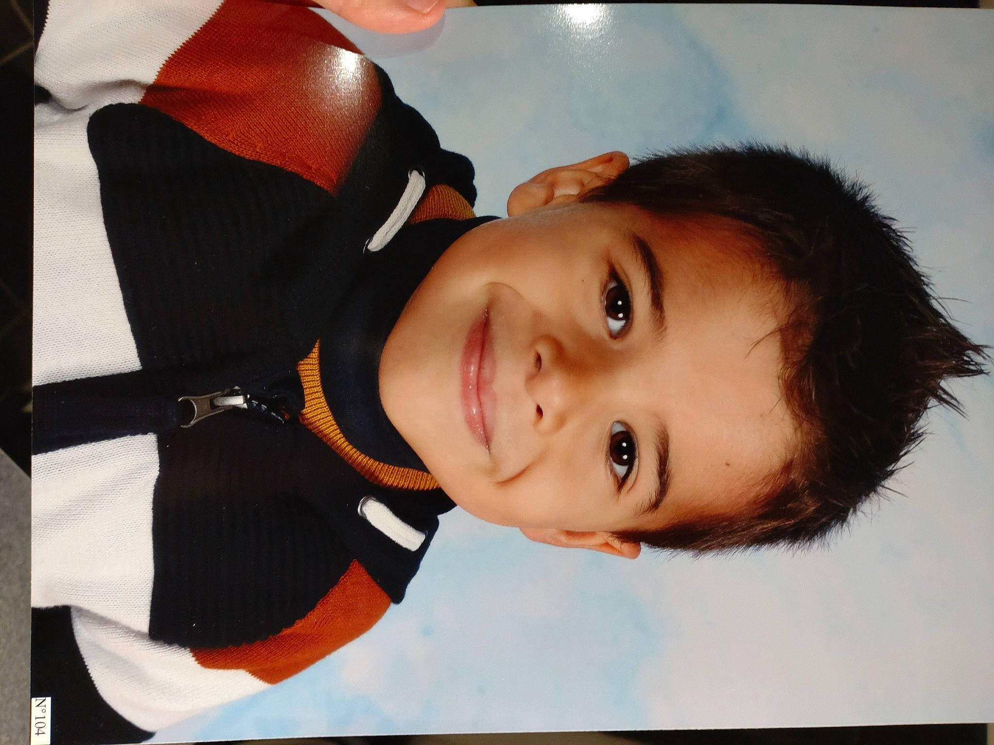 Rafael participe au concours pour gagner de l'argent avec cette photo : black_hair, cheek, child, cool, eyebrow, eyelash, flash_photography, fun, gesture, happy, joy, leisure, lip, neck, nose, person, room, skin, sleeve, smile