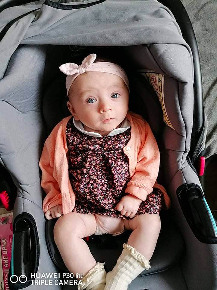 Ambre participe au concours pour gagner de l'argent avec cette photo : arm, baby, baby_toddler_clothing, chair, cheek, child, comfort, cool, eye, finger, flash_photography, human, leg, outerwear, person, pink, skin, sleeve, textile, toddler