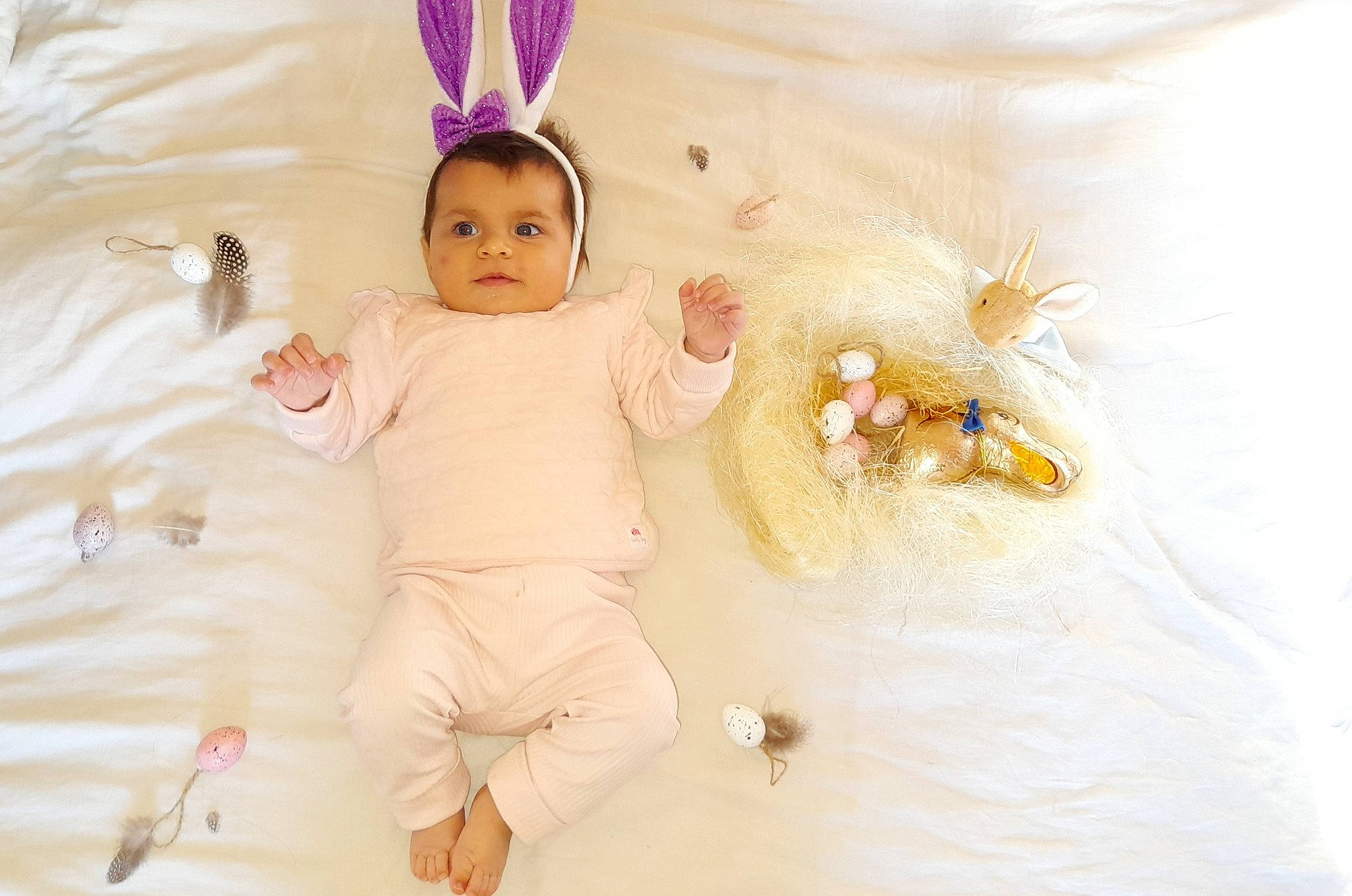 Djaylee participe au concours pour gagner de l'argent avec cette photo : baby, baby_products, baby_sleeping, baby_toddler_clothing, baby_toys, child, comfort, costume_hat, fashion_accessory, fun, fur, happy, headband, headgear, linens, mythical_creature, pattern, person, sleeve, textile