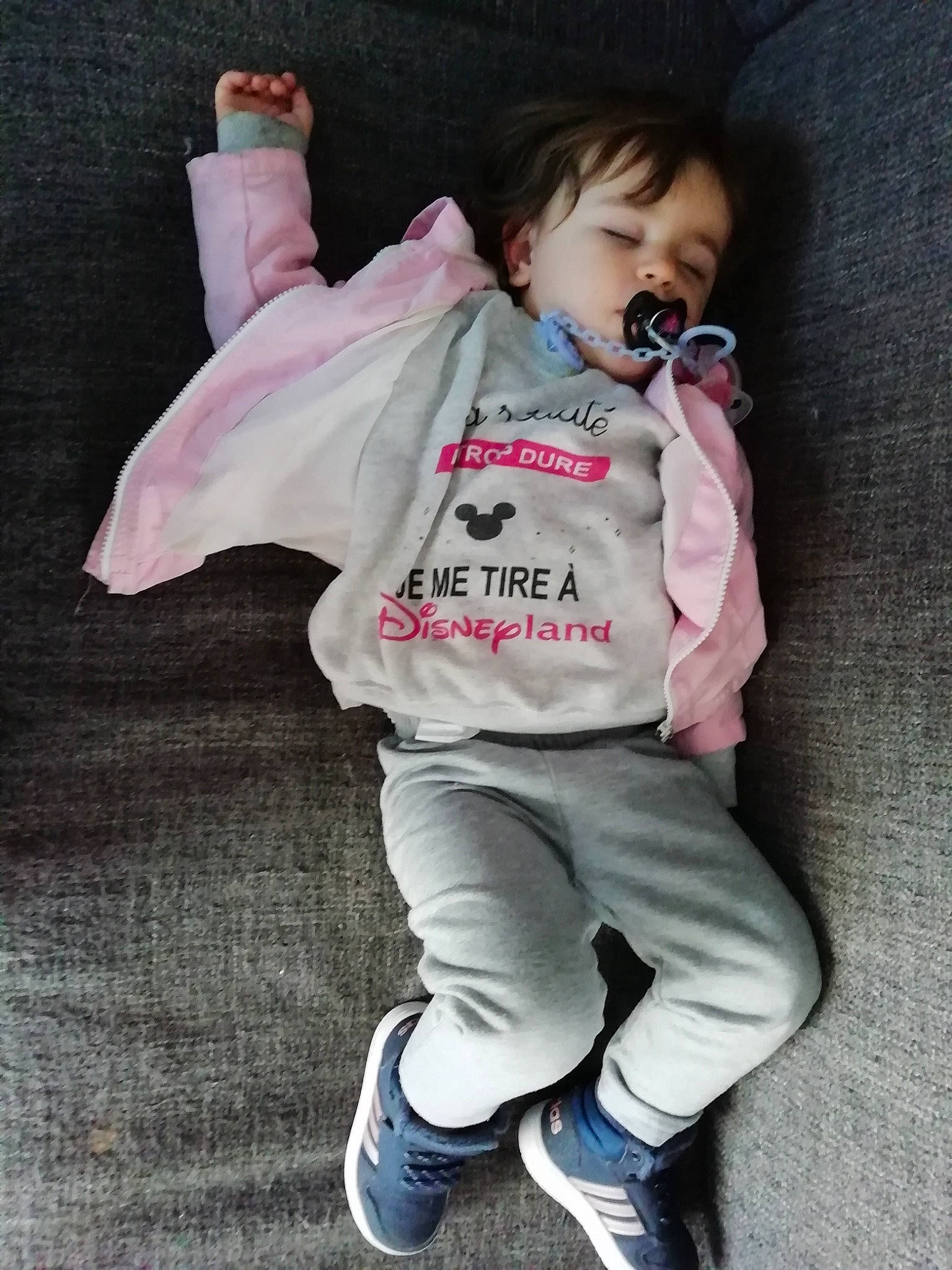 Emylianna participe au concours pour gagner de l'argent avec cette photo : child, cool, jeans, person, pink, product, toddler