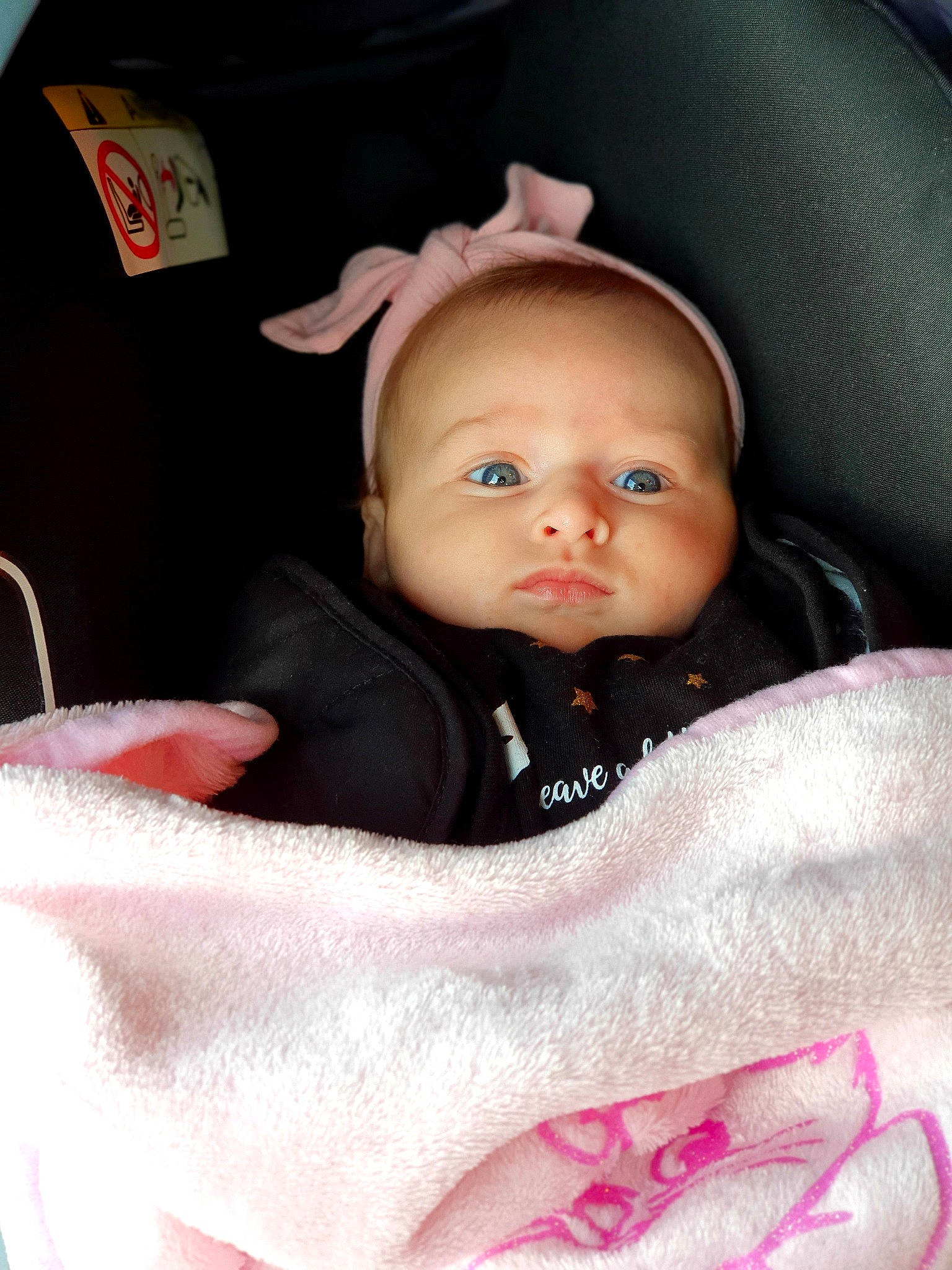 Maloë participe au concours pour gagner de l'argent avec cette photo : baby, baby_products, car_seat, cheek, child, eye, face, head, lip, mouth, nose, person, pink, product, skin, textile, toddler