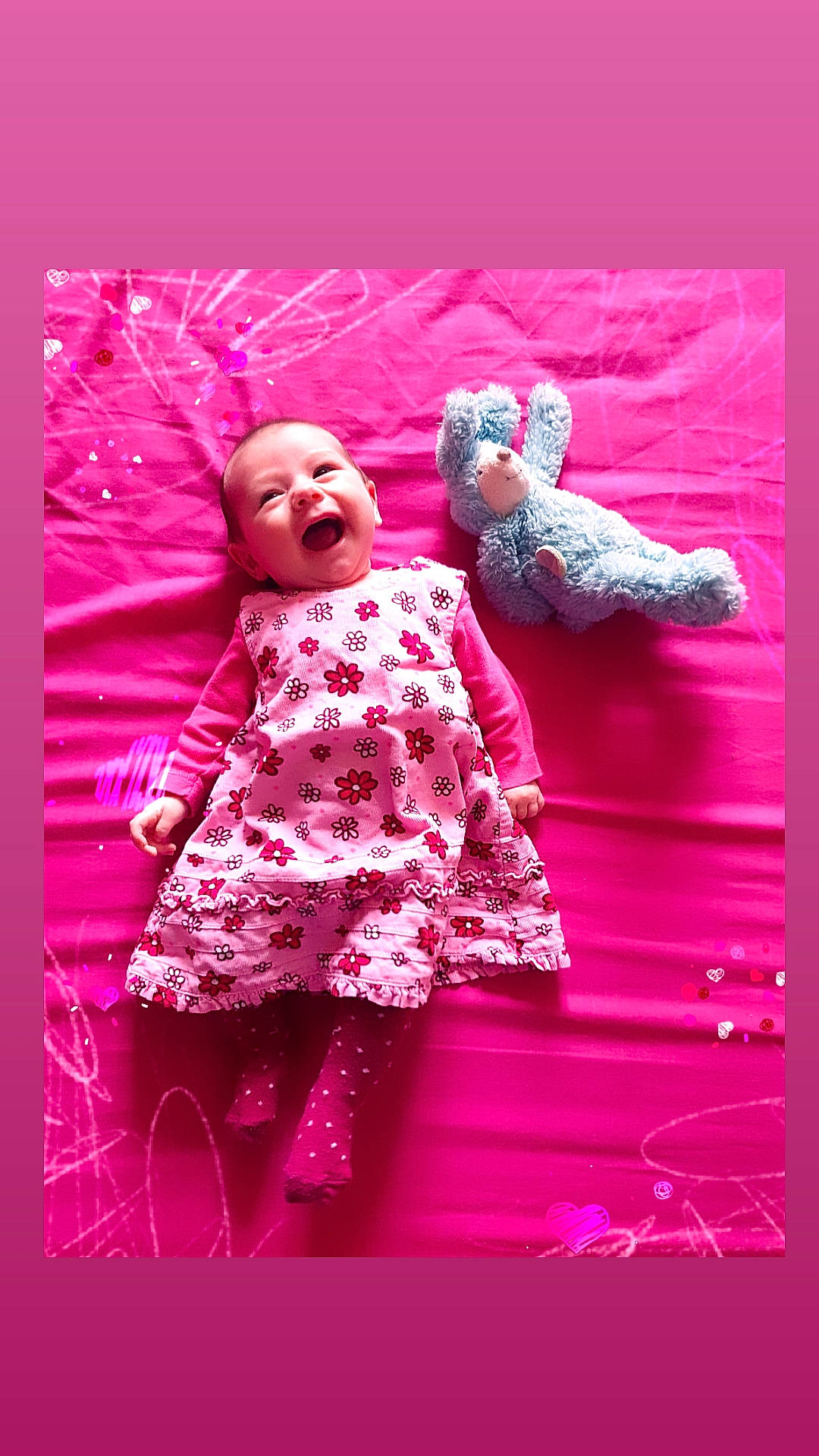 Justine a rejoint le concours — aidez-le/la à gagner de superbes lots ! baby, baby_toddler_clothing, child, fashion_design, fun, happy, linens, magenta, one_piece_garment, pattern, person, pink, portrait_photography, purple, room, sleeve, smile, textile, toddler, toy