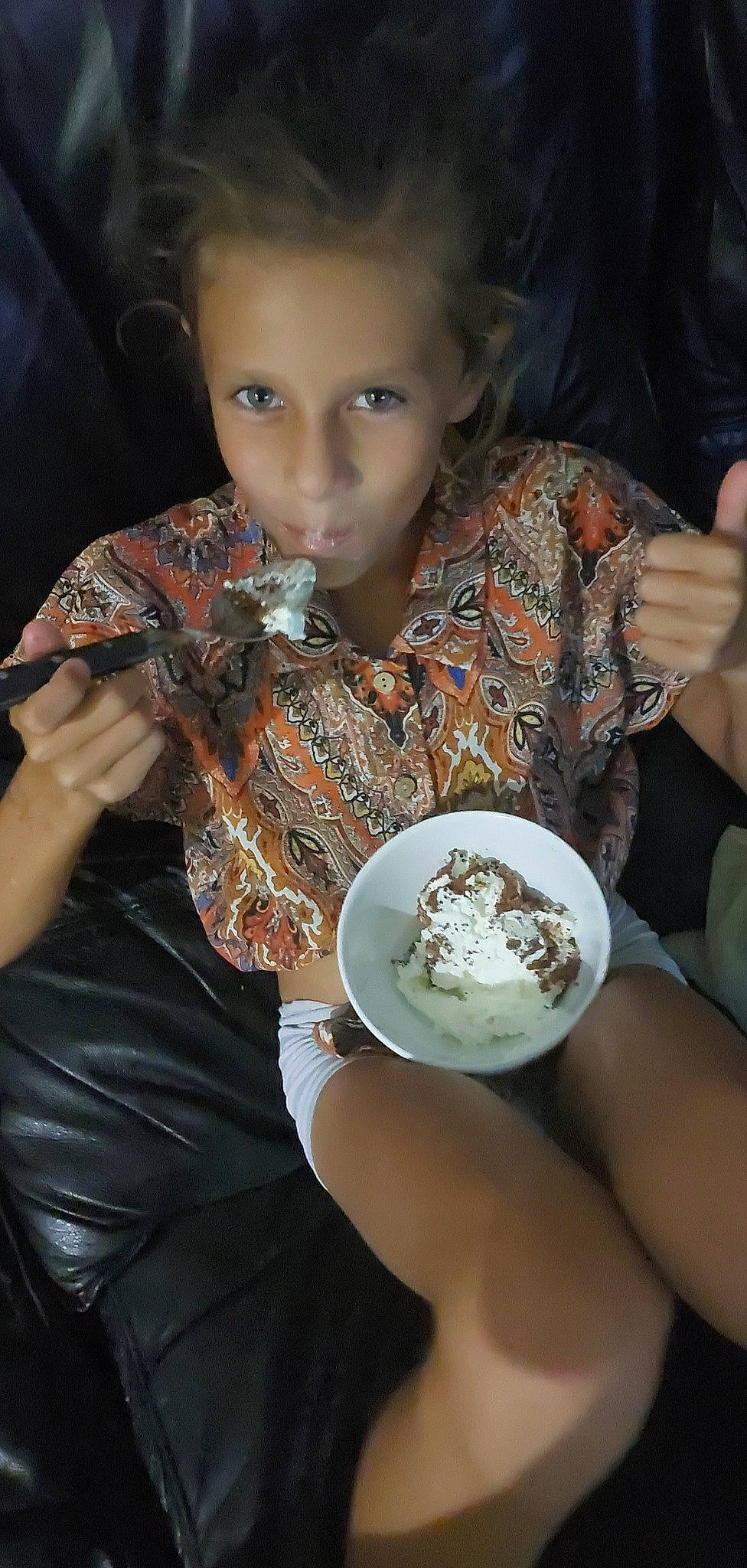 Estrella participe au concours pour gagner de l'argent avec cette photo : bowl, child, comfort_food, cup, dairy, dessert, dishware, drink, drinkware, food, food_craving, hand, ingredient, nail, person, plate, recipe, serveware, spoon, sweetness