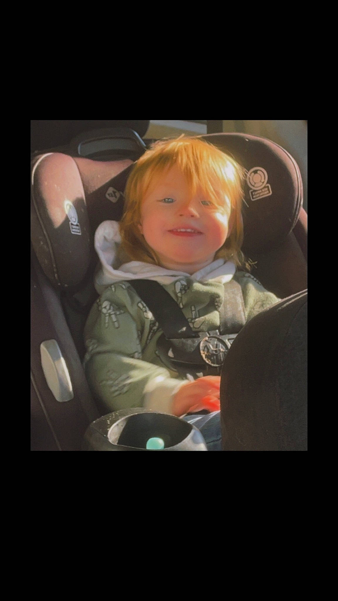 Onalya is registered to the contest to win money with this photo: auto_part, automotive_design, automotive_lighting, car_seat, comfort, flash_photography, fun, glass, happy, human_body, iris, jacket, joy, luxury_vehicle, person, sitting, sleeve, smile, toddler, vehicle_door