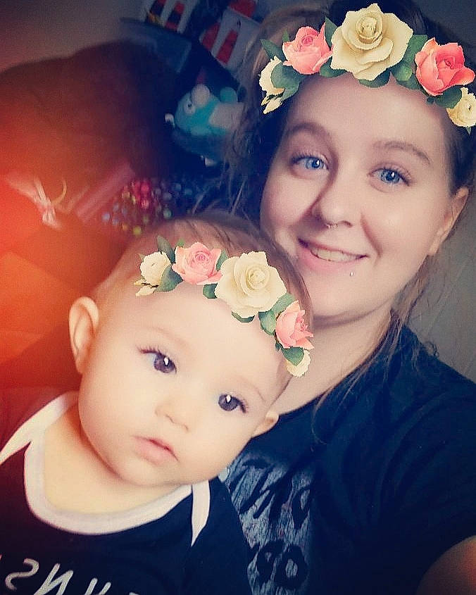 Camilla is registered to the contest to win money with this photo: beauty, cheek, child, face, flower, forehead, hair_accessory, head, headgear, headpiece, headwear, joy, lip, love, nose, people, person, photography, pink, selfie