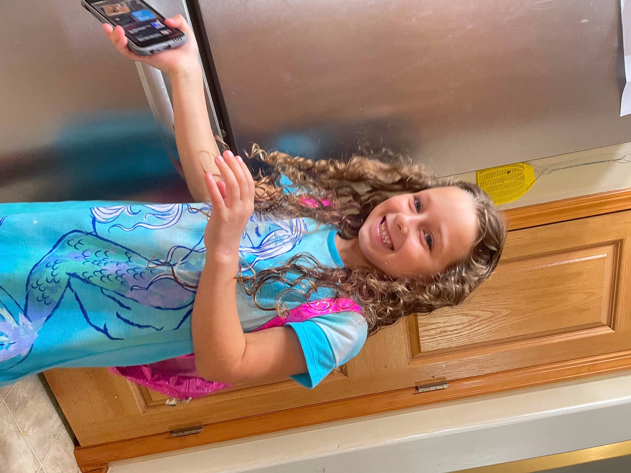 Ophelia is registered to the contest to win money with this photo: bracelet, child, communication_device, elbow, electric_blue, fun, happy, human_leg, joy, leisure, magenta, mobile_phone, person, photography, recreation, room, smile, t_shirt, toddler, vehicle_door