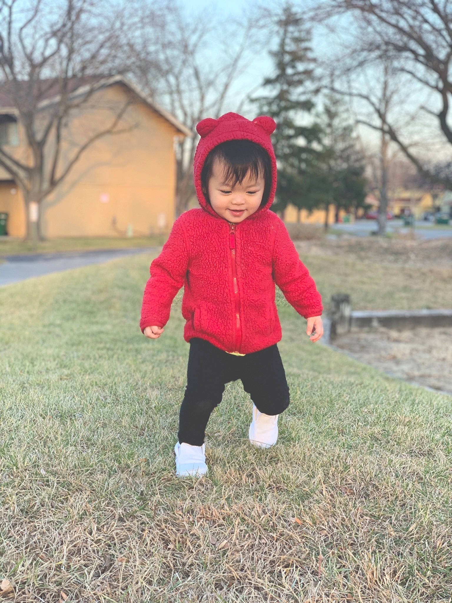 Kassidy is registered to the contest to win money with this photo: baby_toddler_clothing, bonnet, child, child_model, hood, jacket, outerwear, person, play, sleeve, toddler, winter