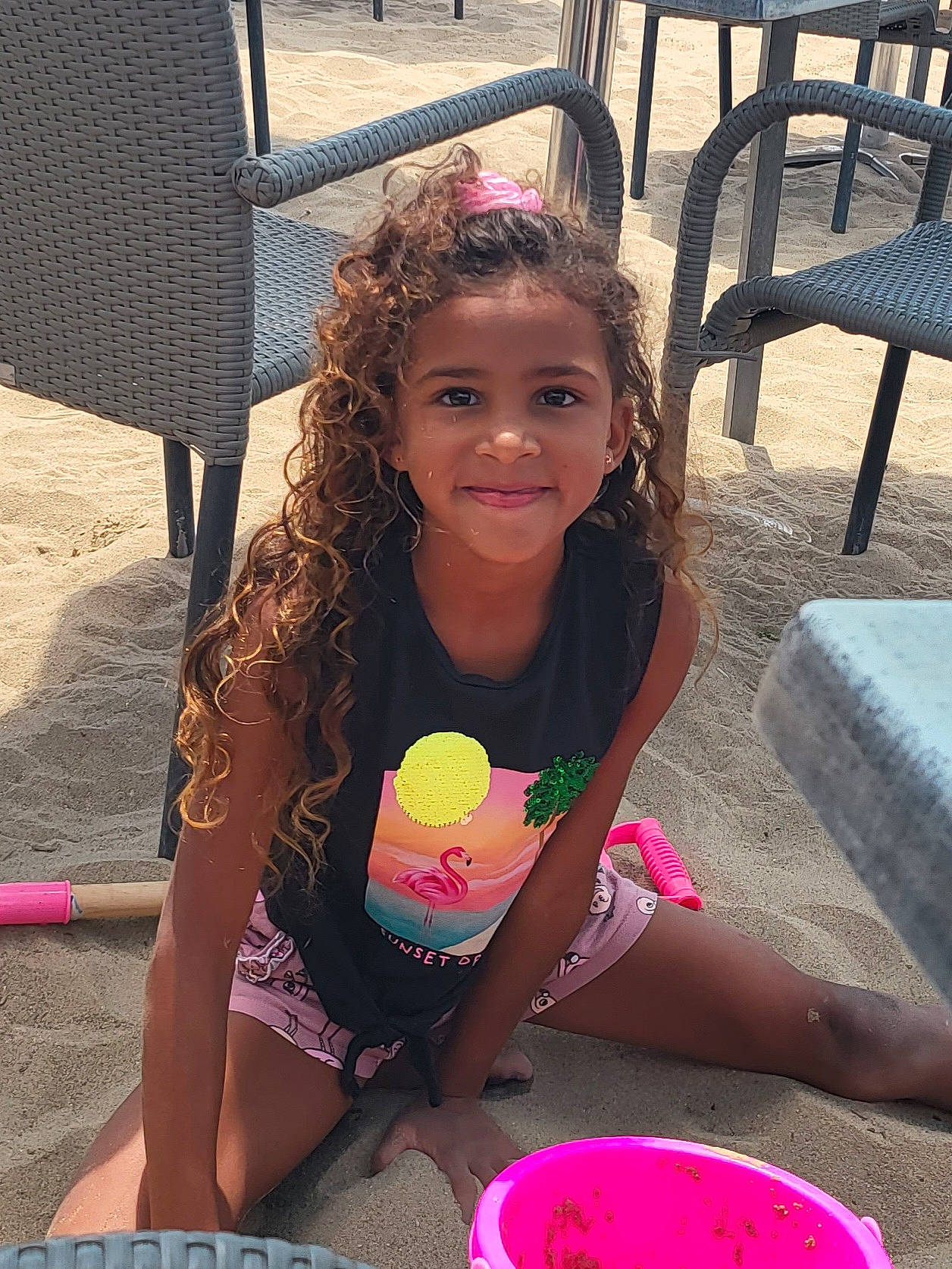 Léana a rejoint le concours — aidez-le/la à gagner de superbes lots ! beauty, child, cool, facial_expression, fun, hair, hairstyle, happy, joy, leisure, morning, outdoor_furniture, person, photograph, pink, sitting, smile, snapshot, summer, swimwear