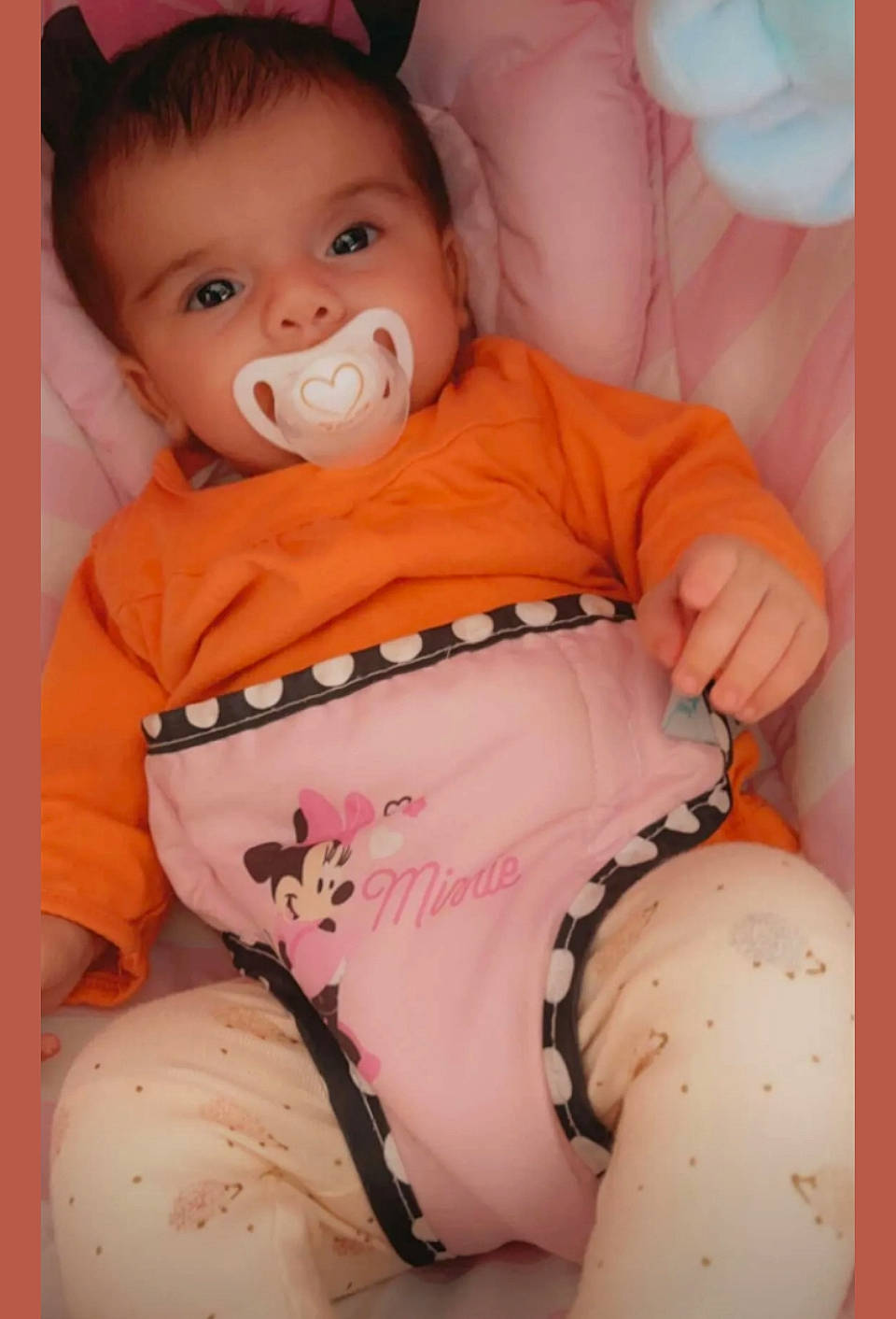Inaya a rejoint le concours — aidez-le/la à gagner de superbes lots ! baby, baby_sleeping, baby_toddler_clothing, cheek, child, comfort, eye, face, head, human_body, leg, lip, nose, orange, person, pink, skin, sleeve, stomach, thigh