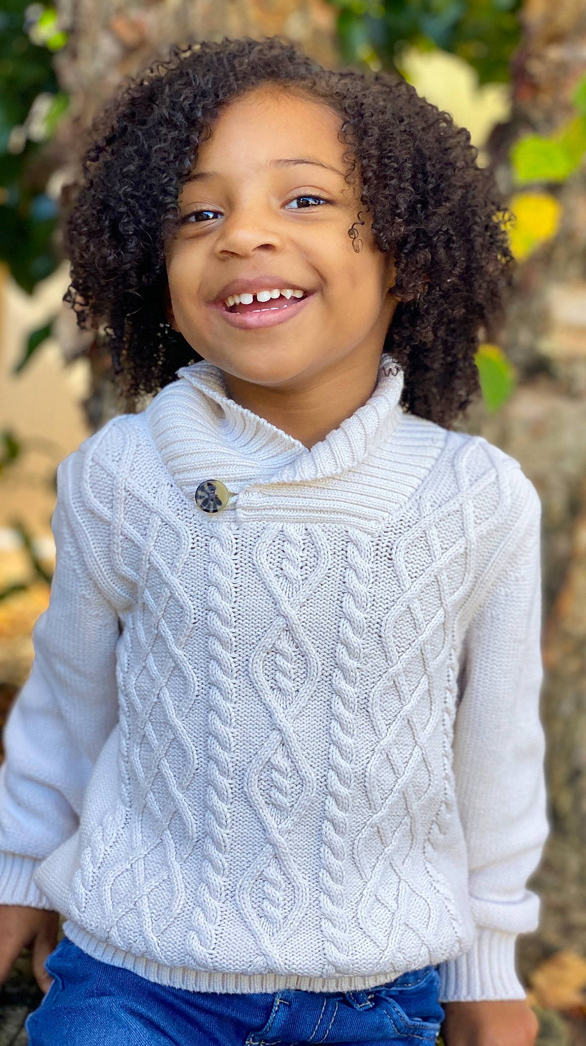 Giselle is registered to the contest to win money with this photo: black, black_hair, chin, dress, eye, face, forehead, hair, happy, head, headgear, jheri_curl, joy, lip, organ, outerwear, person, photograph, skin, sleeve