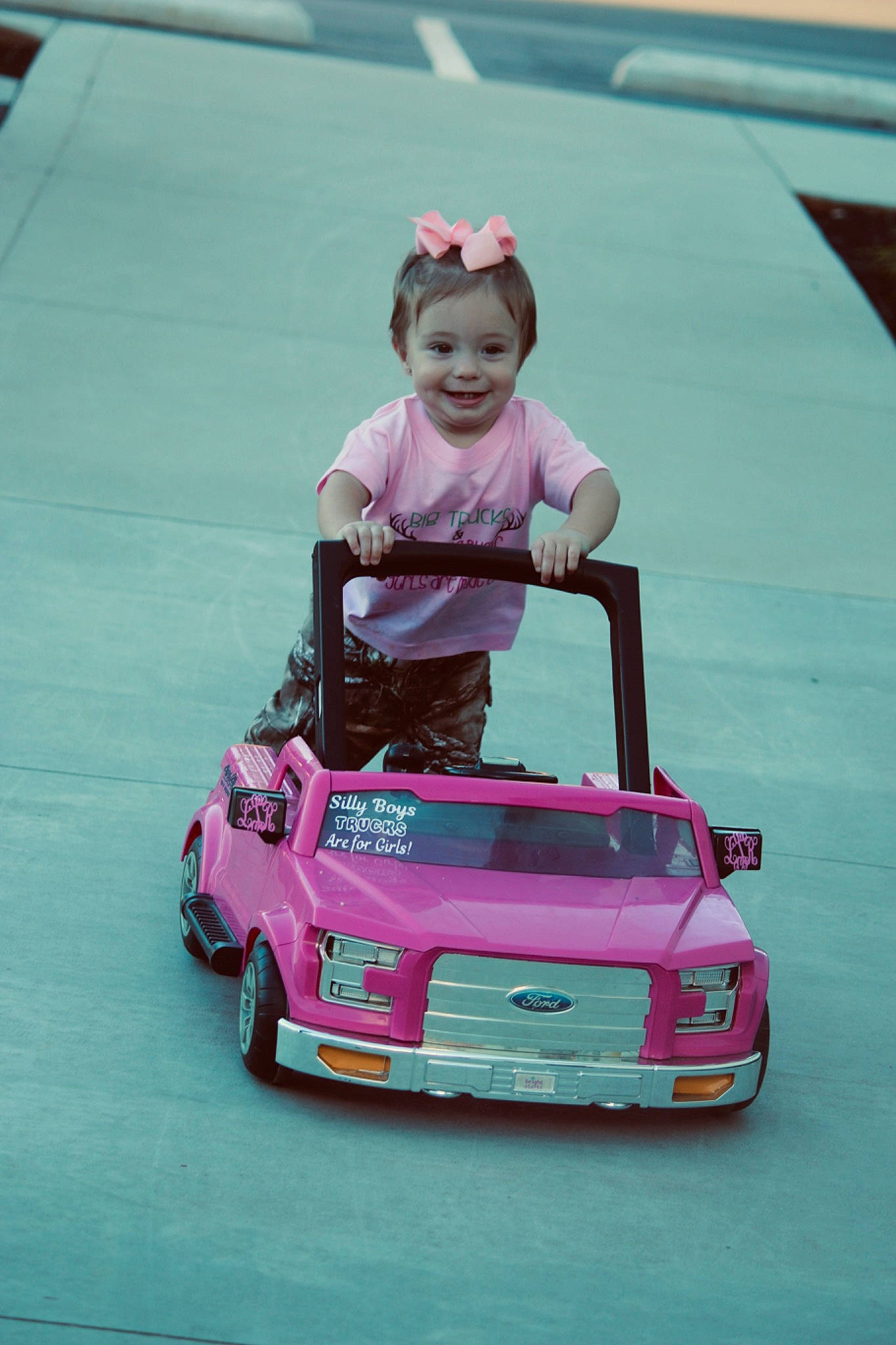 Lakyn is registered to the contest to win money with this photo: automotive_design, automotive_exterior, automotive_lighting, automotive_tire, automotive_wheel_system, bumper, car, hood, joy, motor_vehicle, motorsport, performance_car, person, pink, racing, smile, tire, toddler, toy, vehicle