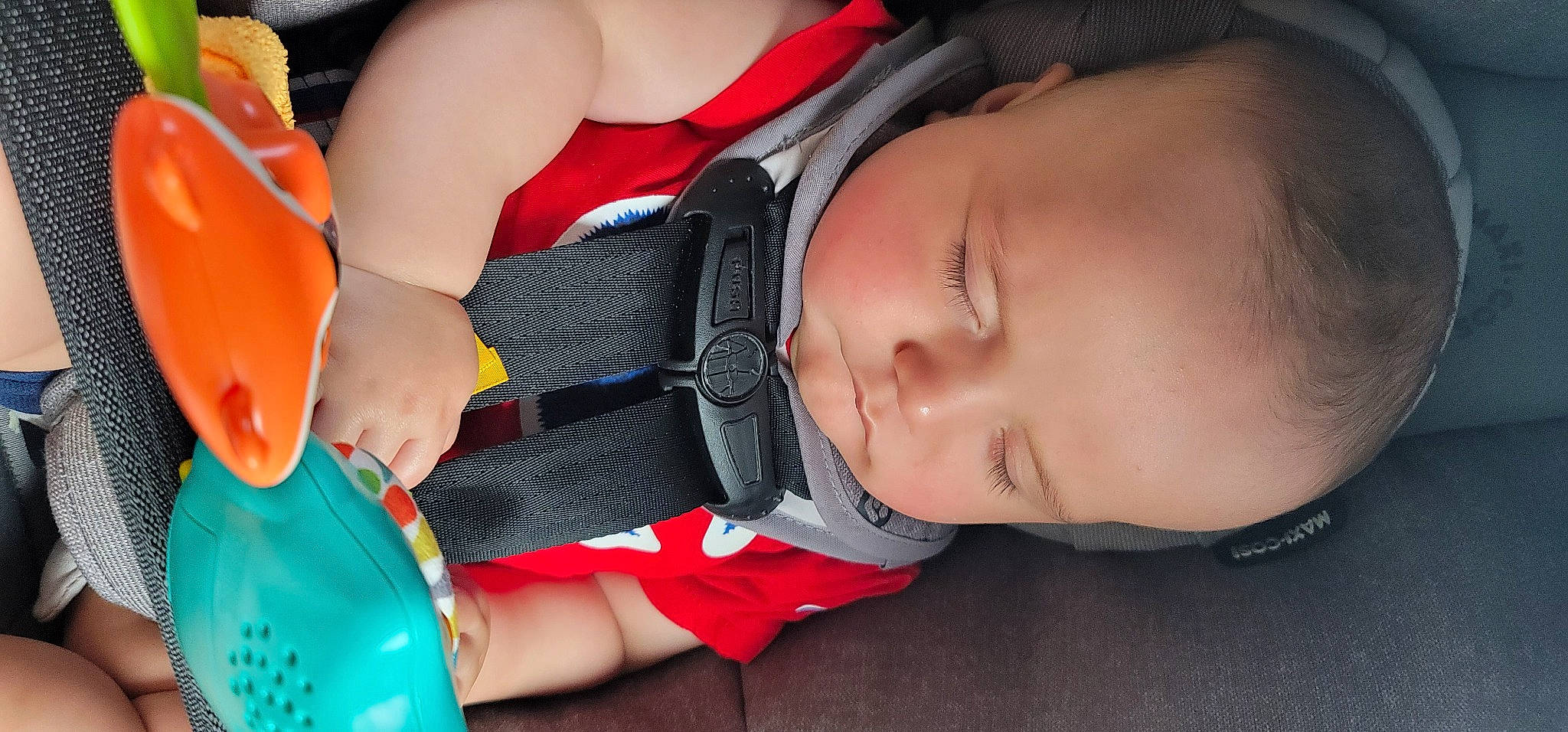 Iker is registered to the contest to win money with this photo: arm, baby, baby_toddler_clothing, comfort, eyelash, finger, gesture, glasses, hand, human_body, joint, leg, mouth, nail, neck, nose, orange, person, shoulder, skin