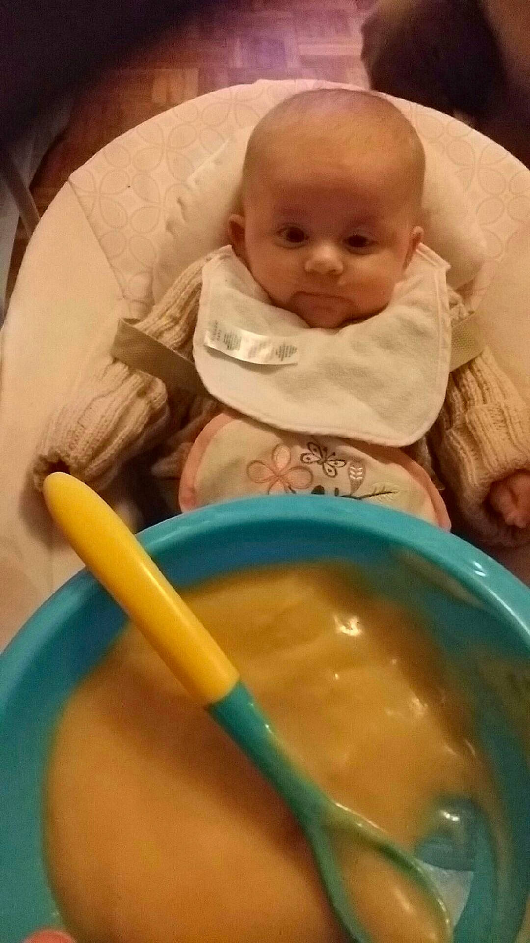 Chloe participe au concours pour gagner de l'argent avec cette photo : child, finger, hand, infant, mouth, person, product, toddler