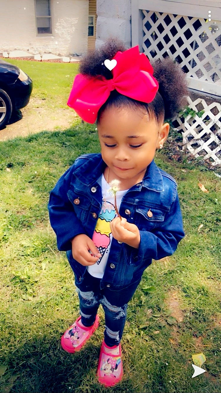 Aubriel is registered to the contest to win money with this photo: child, child_model, cool, happy, headgear, person, plant, play, toddler