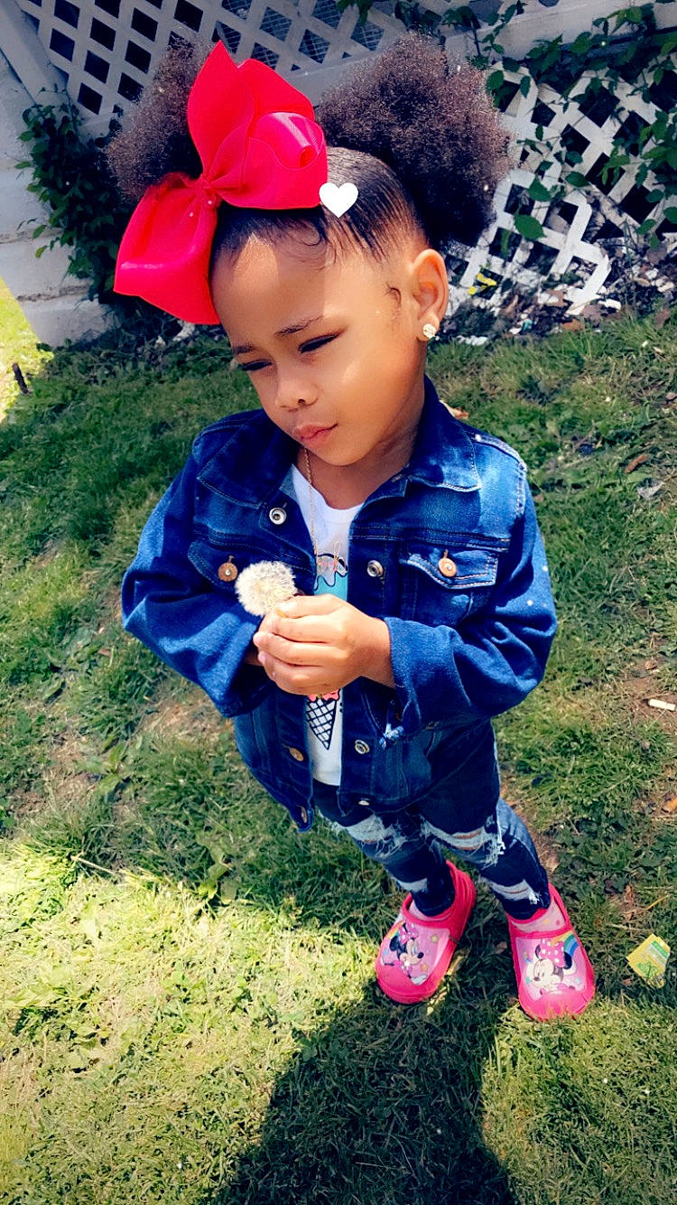 Aubriel is registered to the contest to win money with this photo: baby_toddler_clothing, beauty, child, clothing, cool, electric_blue, face, fun, grass, grassland, hair, happy, leisure, pattern, people, people_in_nature, person, red, standing, summer