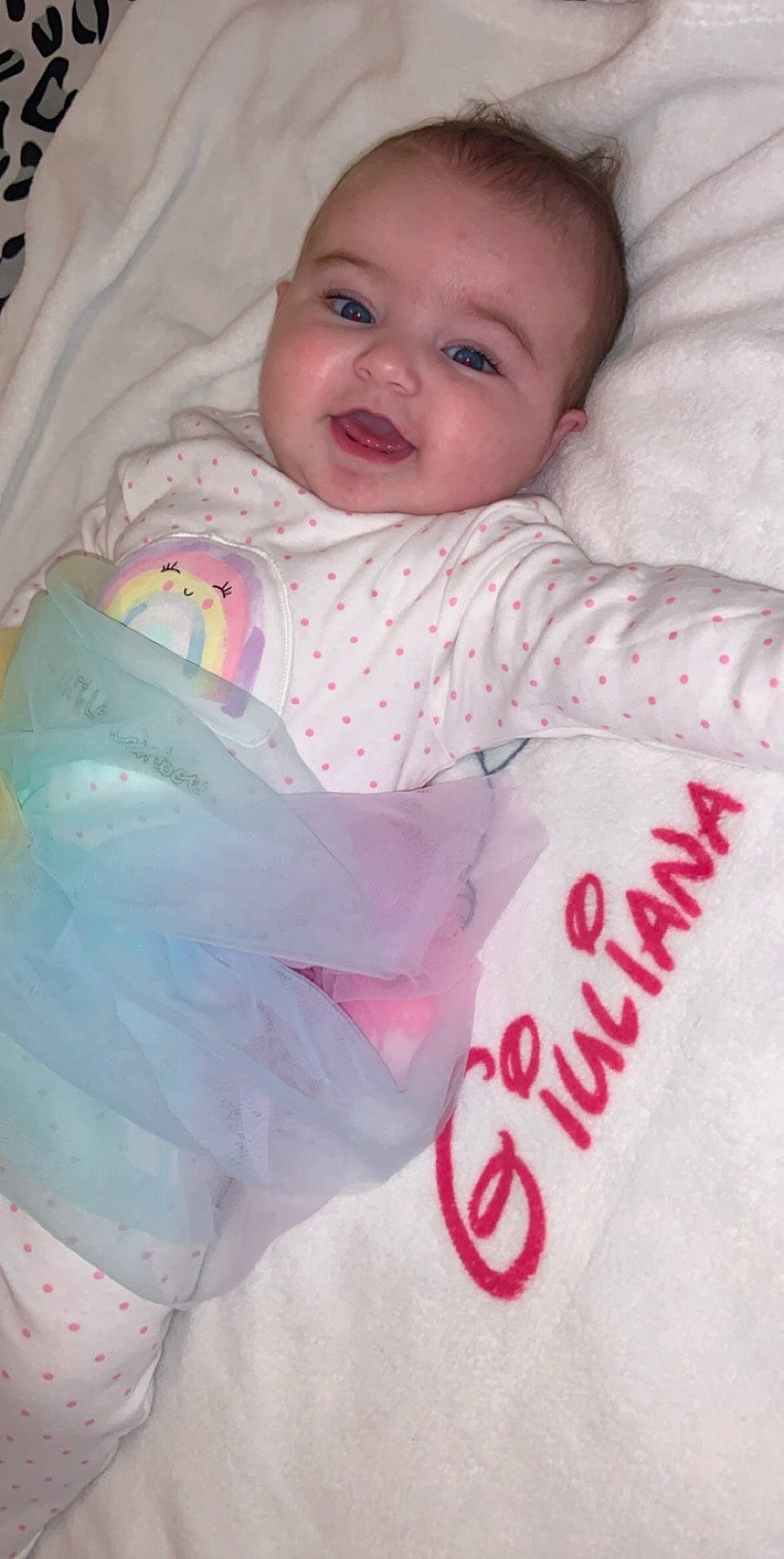 Giuliana a rejoint le concours — aidez-le/la à gagner de superbes lots ! baby, baby_products, baby_toddler_clothing, bedtime, cheek, child, linens, lip, nap_mat, person, pink, product, skin, smile, textile, toddler