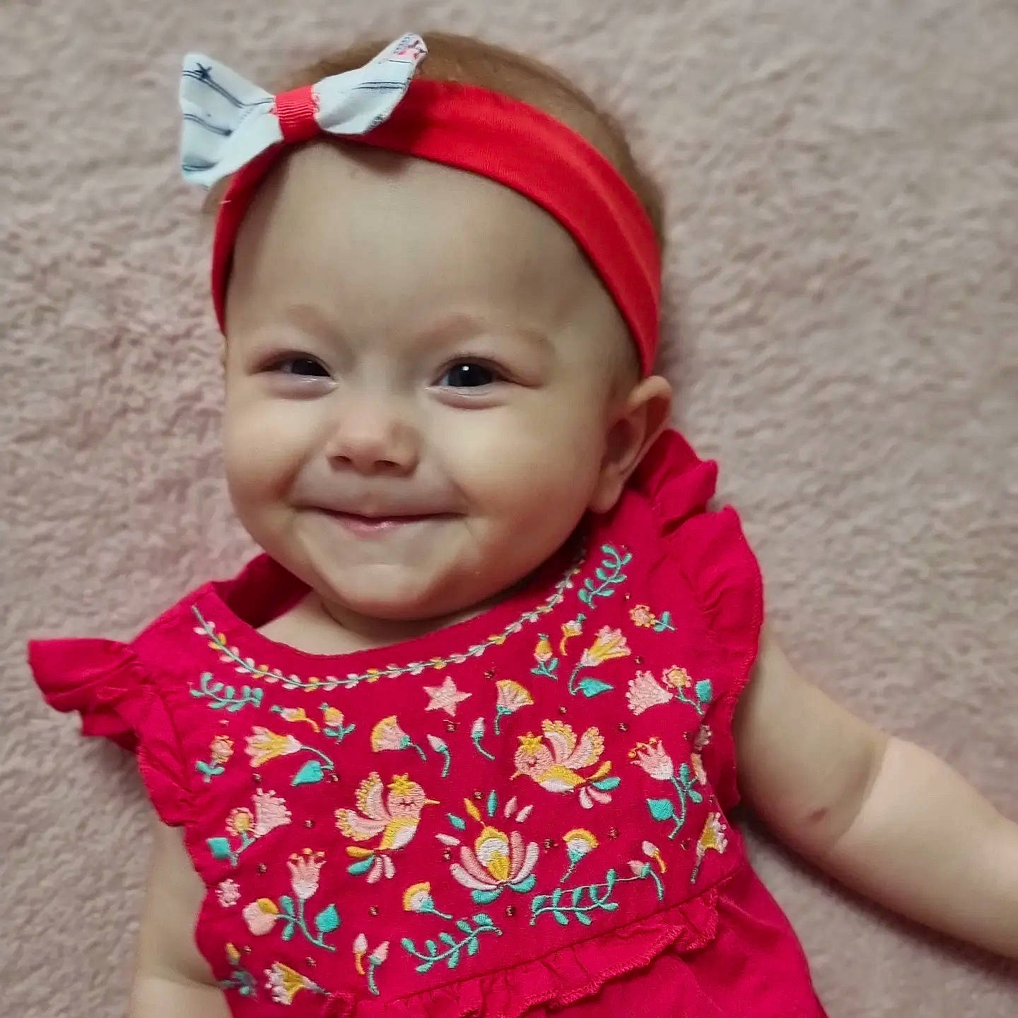 Emma participe au concours pour gagner de l'argent avec cette photo : baby, baby_toddler_clothing, cap, child, chin, cool, costume_hat, dress, eye, face, happy, head, headwear, human_body, joy, lip, magenta, person, pink, skin