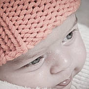 Amir a rejoint le concours — aidez-le/la à gagner de superbes lots ! baby, blanket, child, close_up, cozy, cute, expression, eyelashes, face, headwear, infant, knitted_hat, newborn, pink, portrait, skin, soft_texture, tongue, warm, wrapped