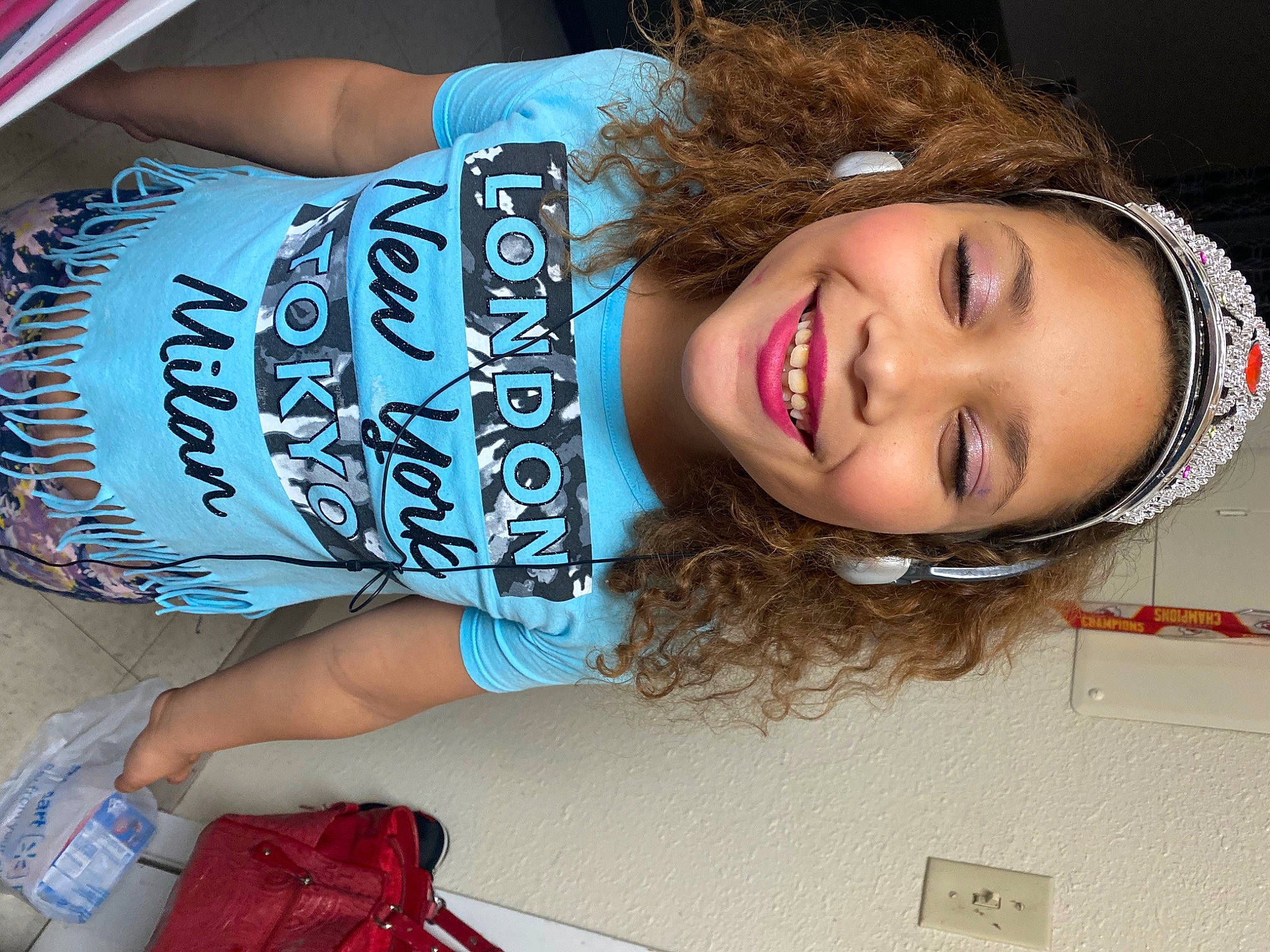 Ahria joined the competition — help win amazing prizes! arm, chest, elbow, electric_blue, eyelash, flash_photography, fun, happy, human_body, human_leg, joy, leisure, luggage_and_bags, mouth, person, smile, street_fashion, t_shirt, thigh, trunk