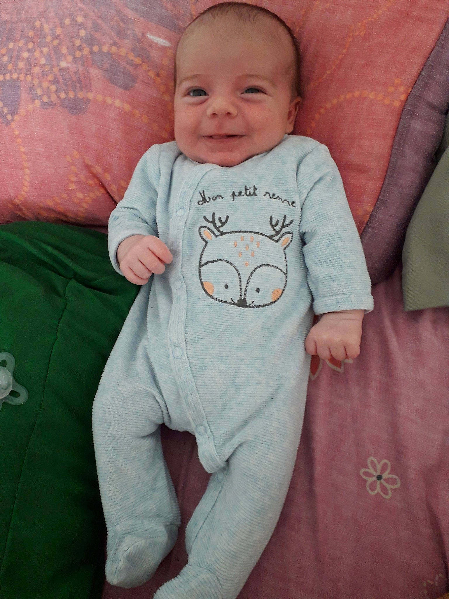 Emiliano a rejoint le concours — aidez-le/la à gagner de superbes lots ! arm, baby, baby_toddler_clothing, cheek, comfort, eye, eyebrow, face, gesture, happy, head, human_body, joy, neck, nose, outerwear, person, pink, skin, sleeve