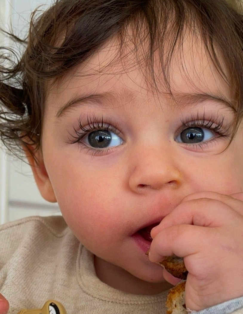 Nayden a rejoint le concours — aidez-le/la à gagner de superbes lots ! bread, child, closeup, clothing, curly_hair, cute, expression, eyes, face, food, hair, hand, indoor, long_eyelashes, mouth, person, skin, sweater, toddler, young_child