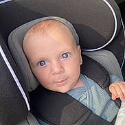 Elio participe au concours pour gagner de l'argent avec cette photo : baby, car_seat, blue_eyes, child, infant, seatbelt, clothing, cute, face, head_support, safety, young_child, portrait, indoors, straps, closeup, person, baby_boy, seat, soft