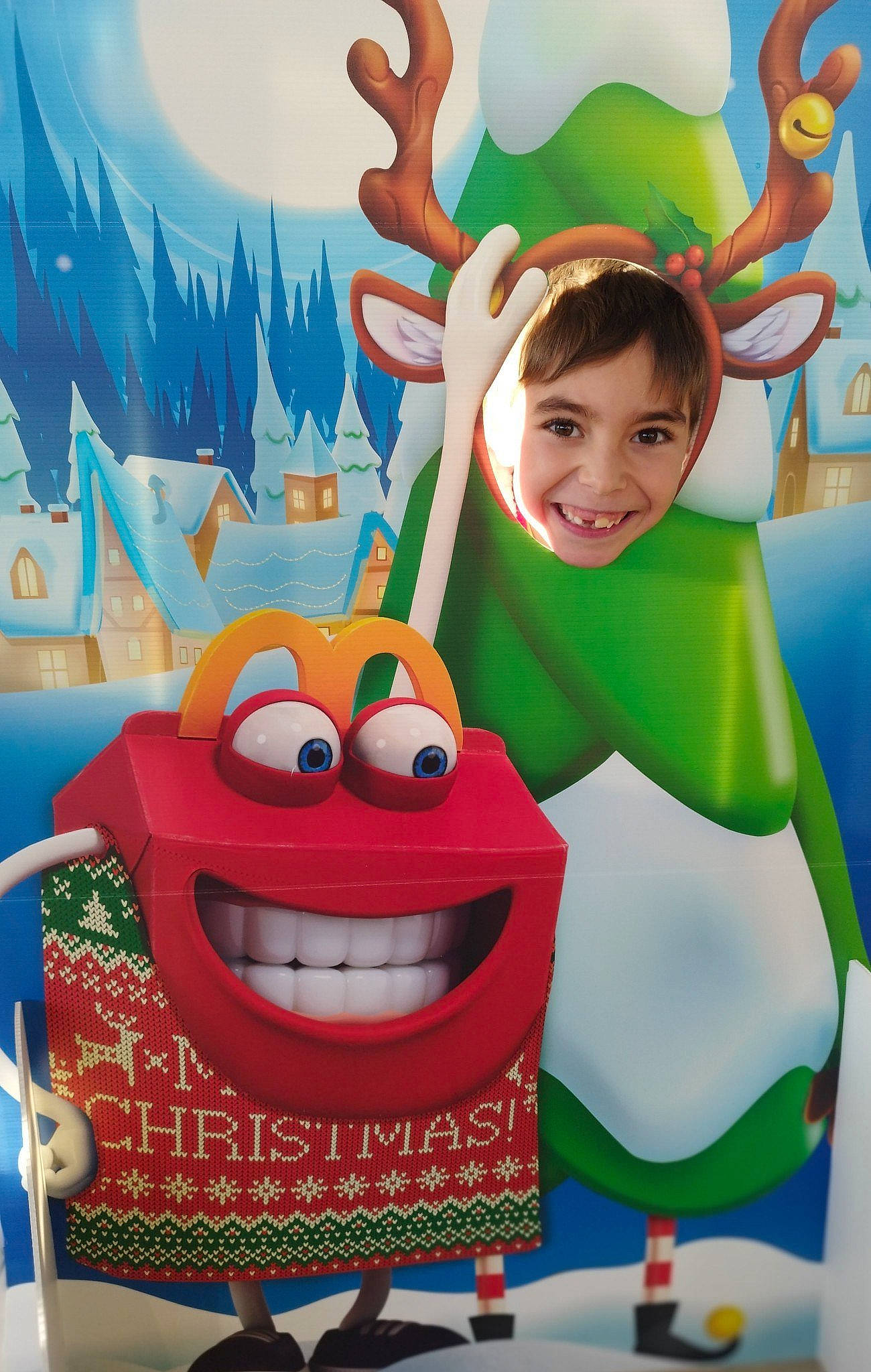 Antonin a rejoint le concours — aidez-le/la à gagner de superbes lots ! advertising, animated_cartoon, animation, art, cartoon, event, facial_expression, fictional_character, font, fruit, fun, green, happy, joy, leisure, natural_foods, people_in_nature, person, plant, recreation