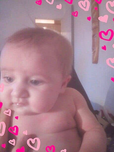 Lola a rejoint le concours — aidez-le/la à gagner de superbes lots ! baby, cheek, child, ear, eyebrow, face, forehead, hair, head, lip, mouth, nose, person, photography, pink, product, skin, toddler