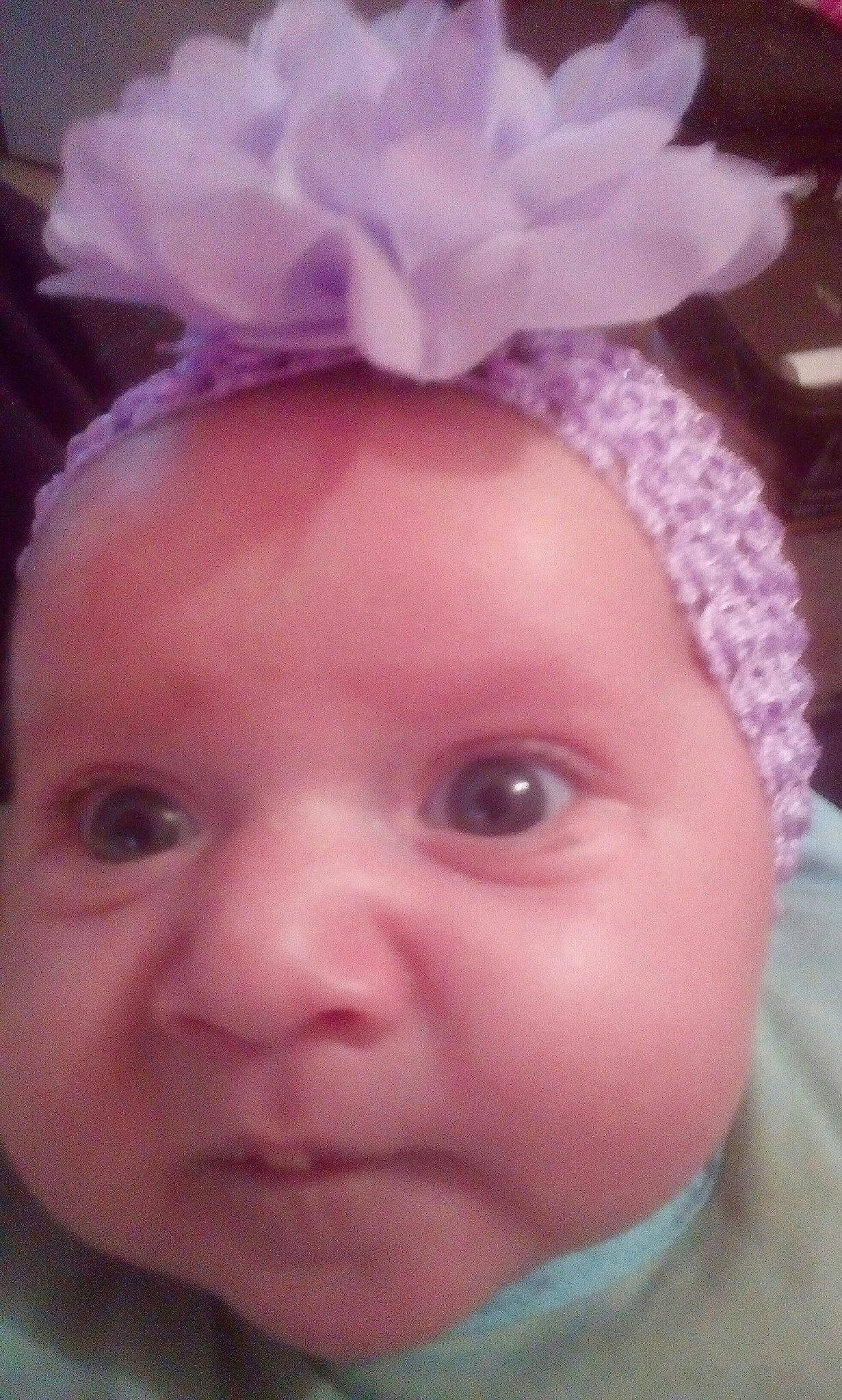 Lola participe au concours pour gagner de l'argent avec cette photo : baby, cheek, child, eye, eyebrow, face, fashion_accessory, forehead, hair_accessory, head, headband, headgear, headpiece, lip, mouth, nose, person, pink, skin, smile