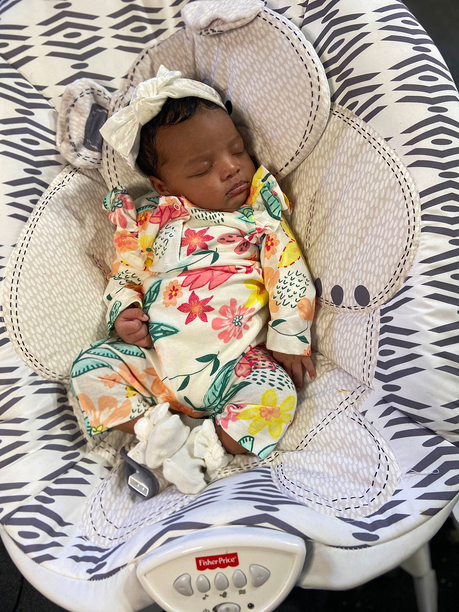 Robyn joined the competition — help win amazing prizes! baby, baby_products, baby_sleeping, baby_toddler_clothing, child, circle, comfort, dishware, hat, linens, pattern, person, porcelain, scale, serveware, sitting, sleeve, sunglasses, toddler, toilet_seat