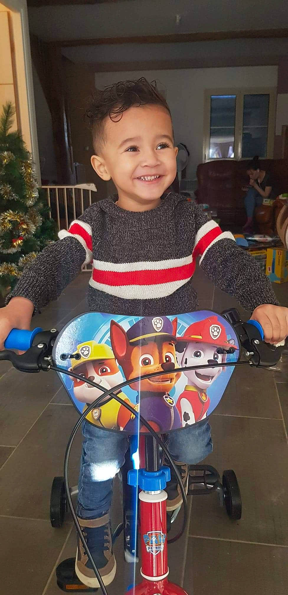 Joaquim participe au concours pour gagner de l'argent avec cette photo : child, joy, person, toddler