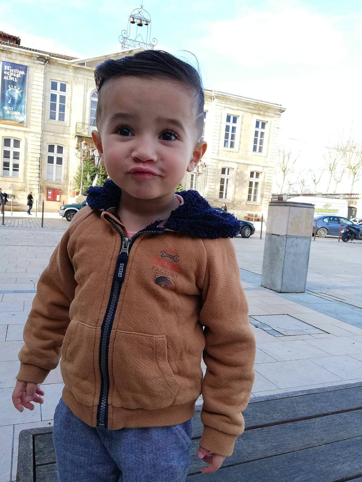 Joaquim participe au concours pour gagner de l'argent avec cette photo : cheek, child, cool, jacket, leather, leather_jacket, male, outerwear, person, sleeve, smile, snapshot, standing, toddler, vacation
