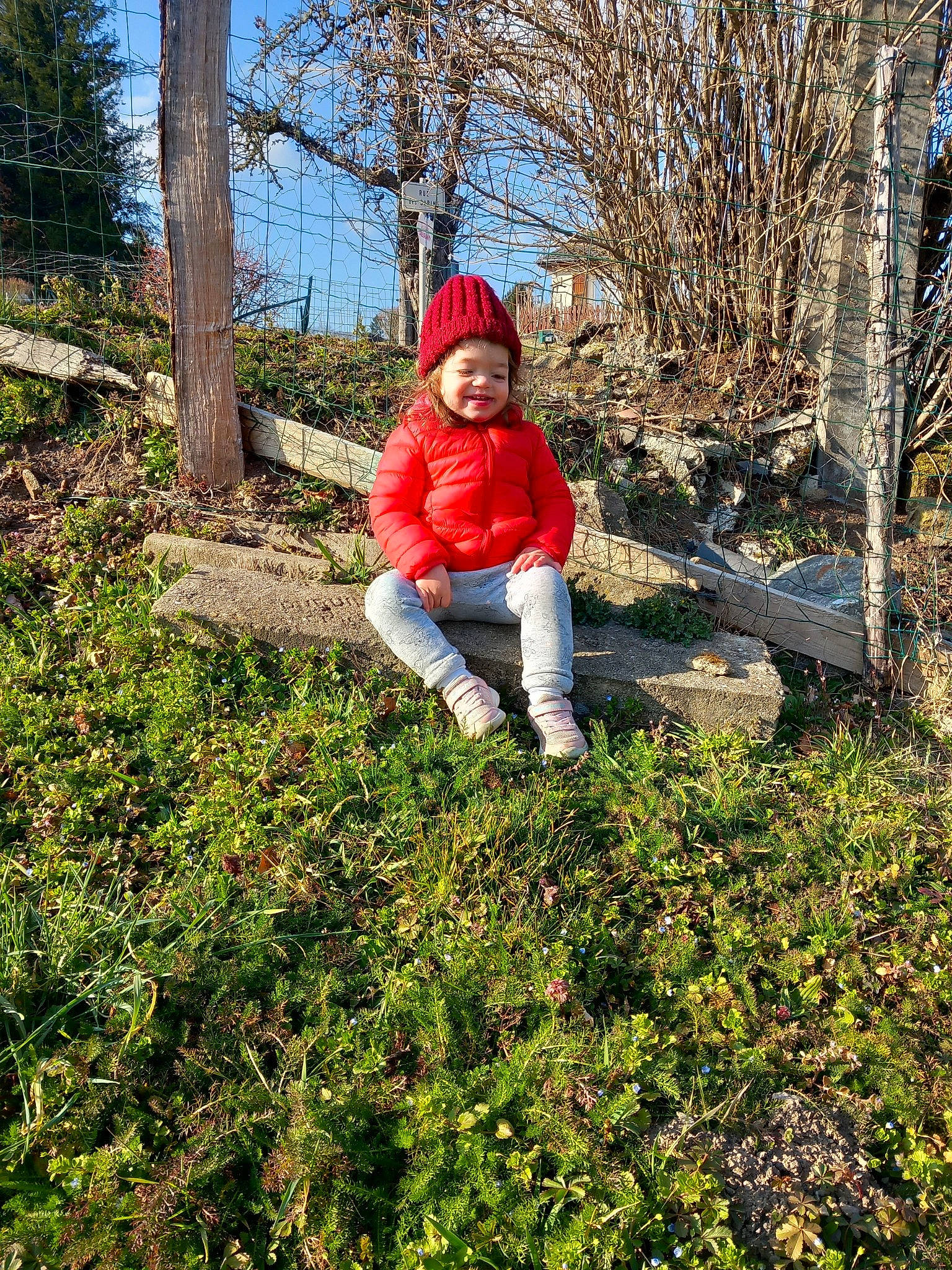 Kenza a rejoint le concours — aidez-le/la à gagner de superbes lots ! forest, garden, grass, grassland, groundcover, headwear, hoodie, joy, landscape, natural_landscape, people_in_nature, person, plant, shrub, sky, soil, temperate_broadleaf_and_mixed_forest, terrestrial_plant, tree, wilderness