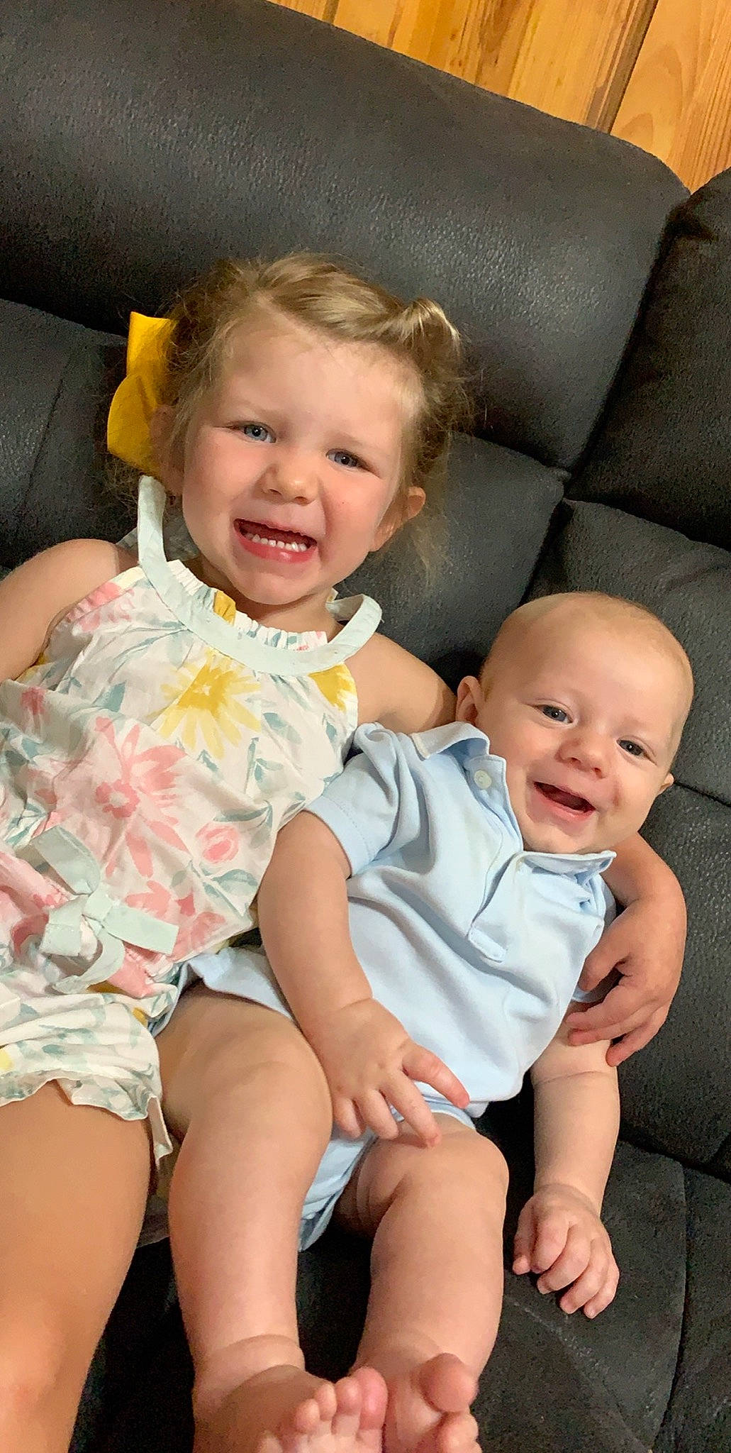 Anderson is registered to the contest to win money with this photo: abdomen, baby, cheek, child, facial_expression, finger, fun, happy, iris, joy, laugh, leg, people, person, sibling, sitting, skin, smile, toddler