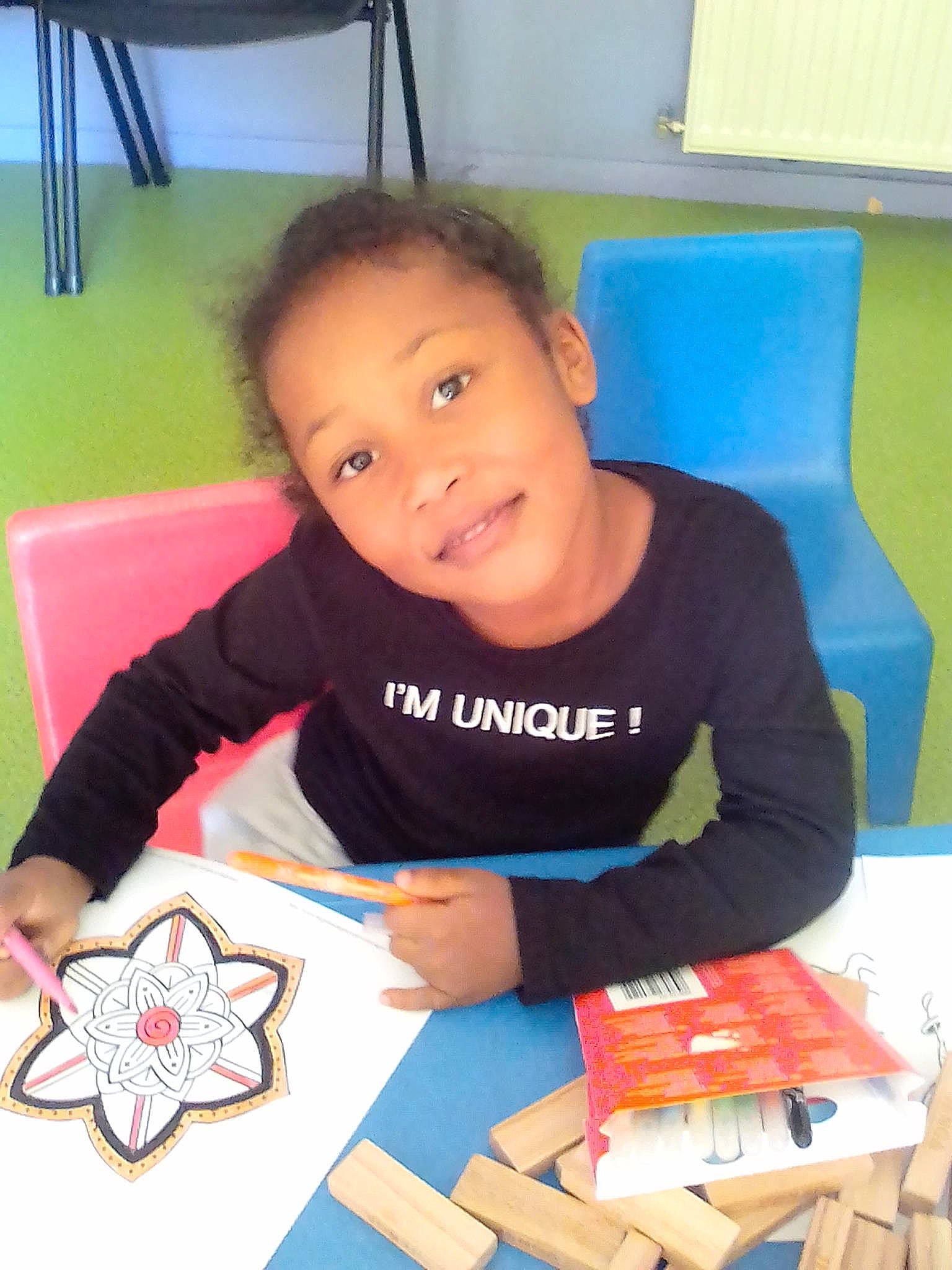 Ciella participe au concours pour gagner de l'argent avec cette photo : child, day, girl, infant, joy, learning, person, play, product, sitting, toddler