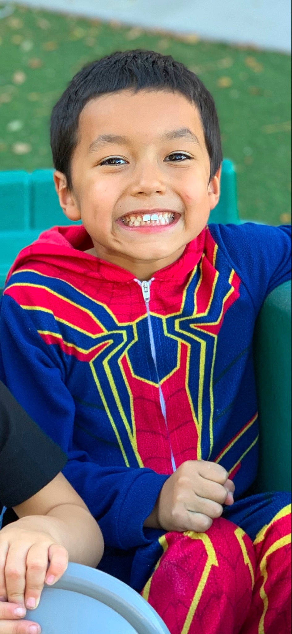 Giovanni is registered to the contest to win money with this photo: child, competition_event, electric_blue, event, eye, forehead, fun, happy, joy, leisure, organ, people, person, play, player, recreation, red, smile, t_shirt, toddler