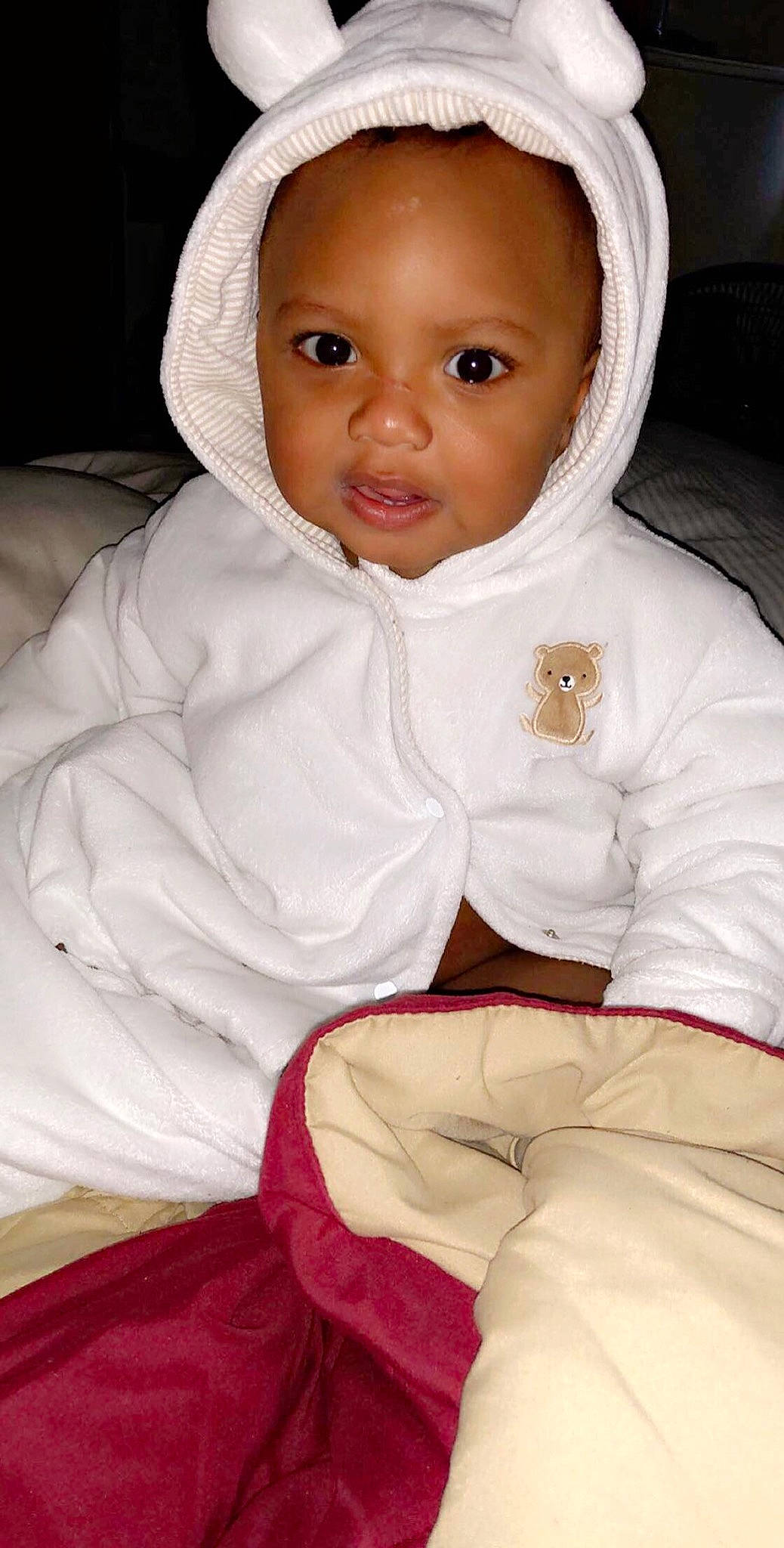 Korben is registered to the contest to win money with this photo: beauty, child, eye, girl, hair_accessory, headgear, infant, material, outerwear, person, pink, product, skin, smile, textile, toddler, white