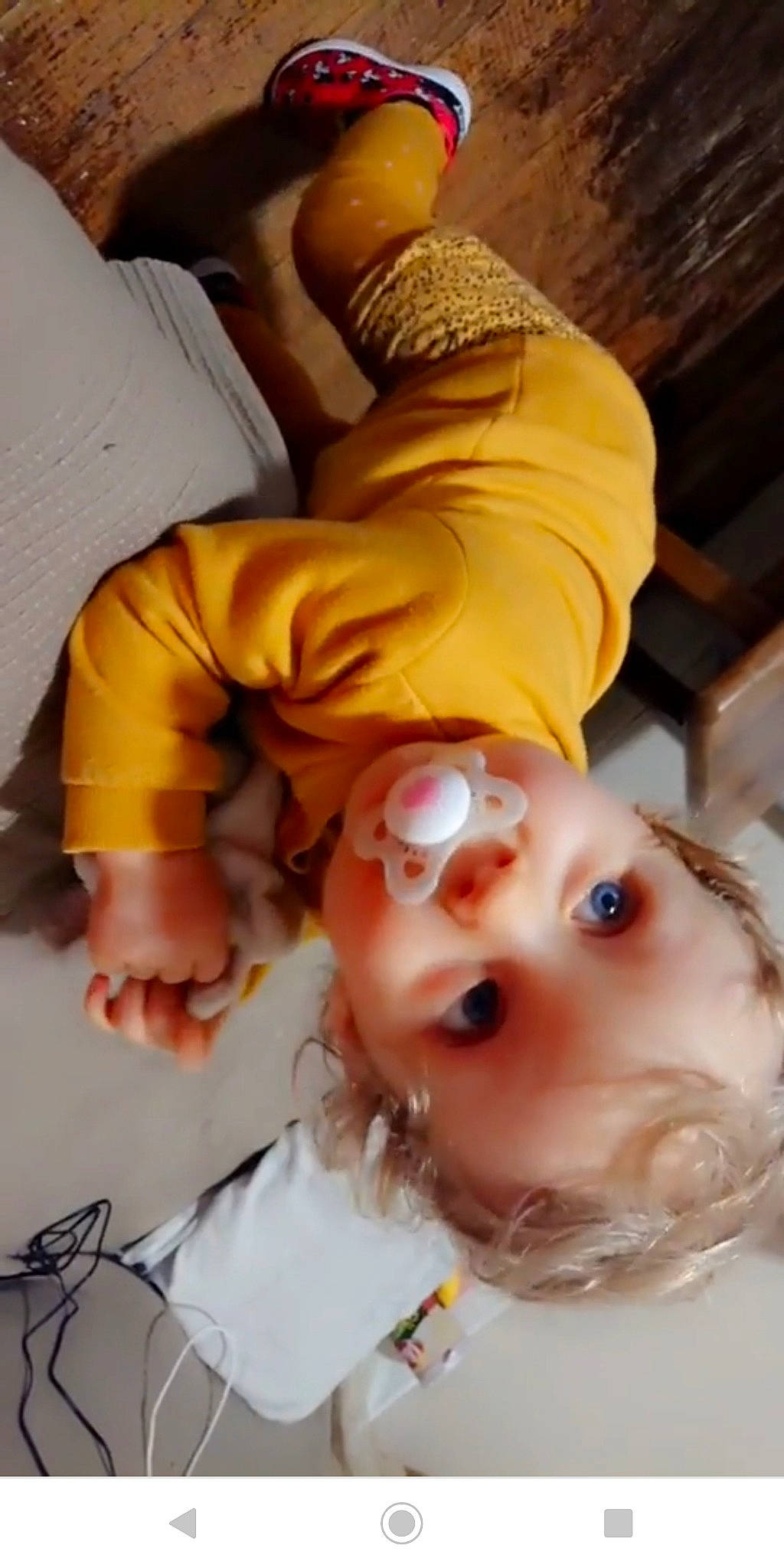 Kamilia a rejoint le concours — aidez-le/la à gagner de superbes lots ! baby, chair, cheek, child, eyelash, eyewear, finger, fun, gesture, happy, jewellery, lip, mouth, nail, nose, person, skin, sunglasses, thumb, toddler