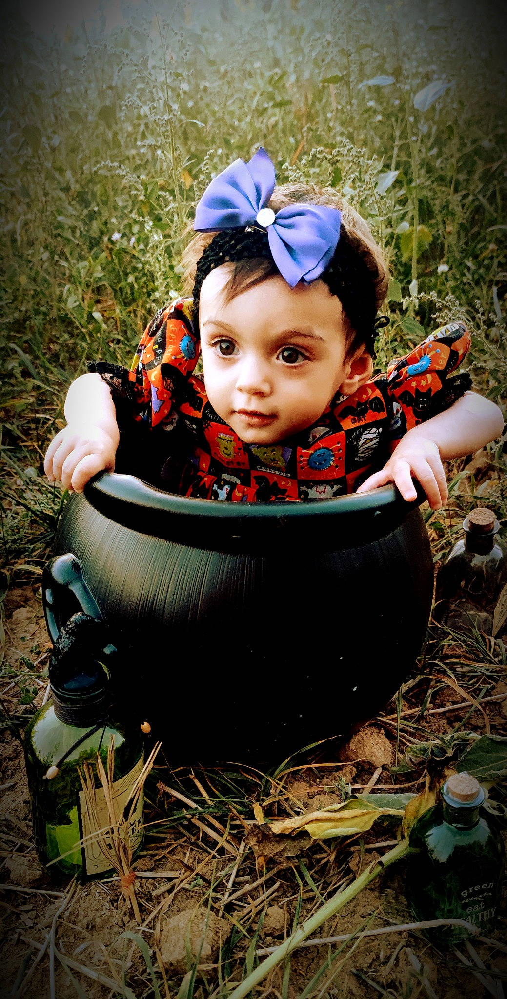 Harmony participe au concours pour gagner de l'argent avec cette photo : baby, baby_products, baby_toddler_clothing, child, face, fashion_accessory, flash_photography, fun, grass, happy, headband, headwear, leaf, people_in_nature, person, plant, portrait_photography, sitting, soil, toddler