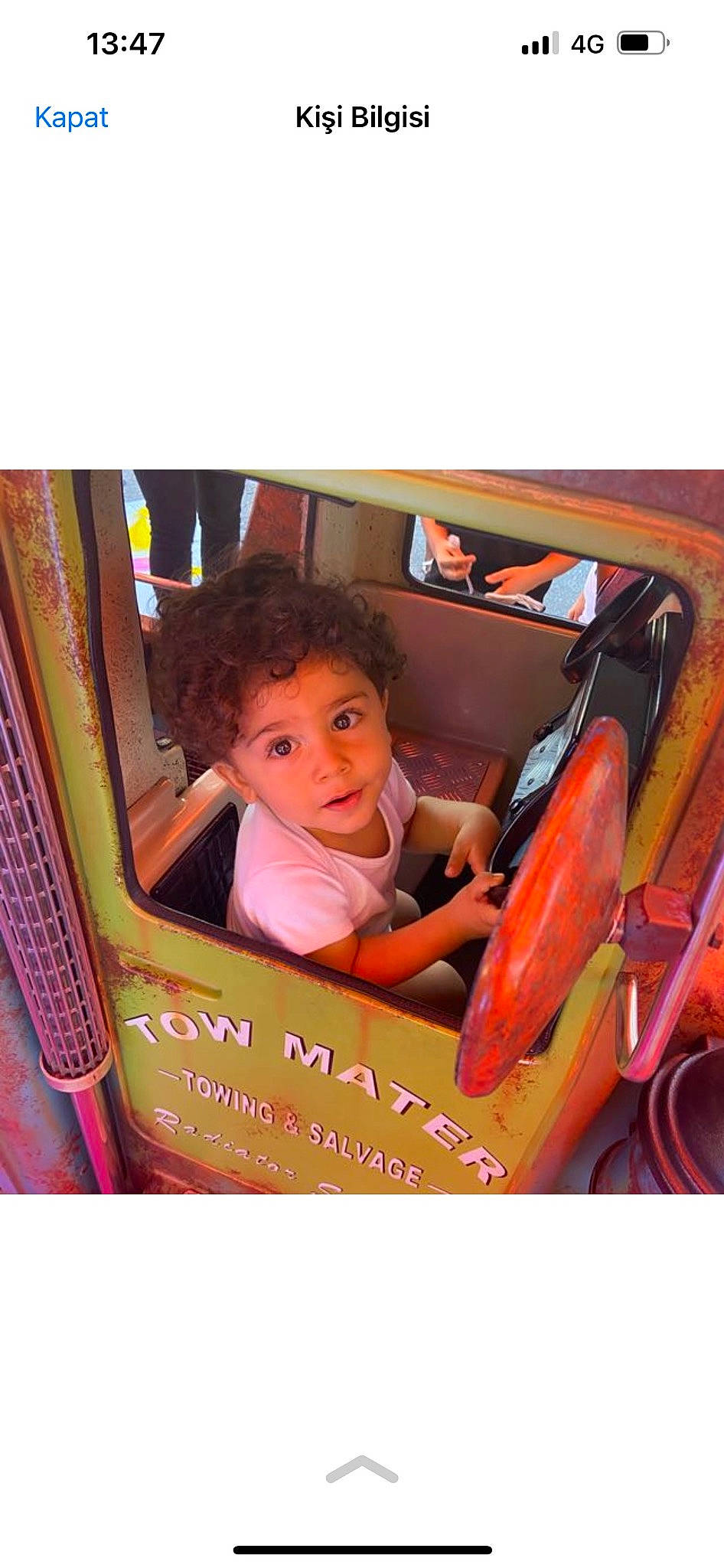 Mehmet a rejoint le concours — aidez-le/la à gagner de superbes lots ! automotive_design, automotive_exterior, baby, baby_carriage, baby_products, bag, bumper, child, family_car, font, happy, magenta, motor_vehicle, person, room, t_shirt, toddler, travel, vehicle, vehicle_door