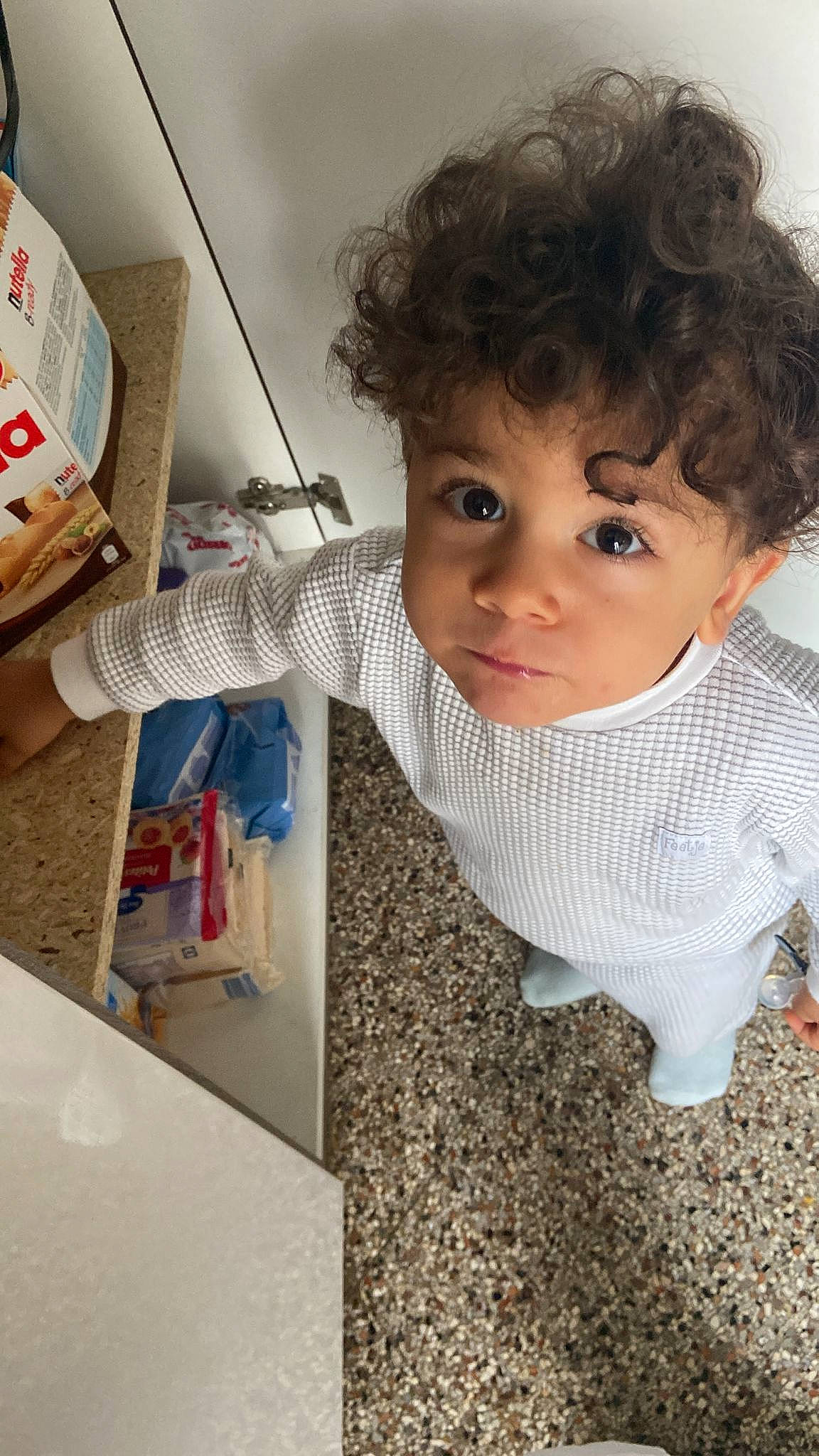 Mehmet participe au concours pour gagner de l'argent avec cette photo : baby, baby_toddler_clothing, cheek, child, chin, eyebrow, eyelash, facial_expression, finger, flooring, forehead, happy, iris, lip, mouth, nose, person, room, skin, sleeve