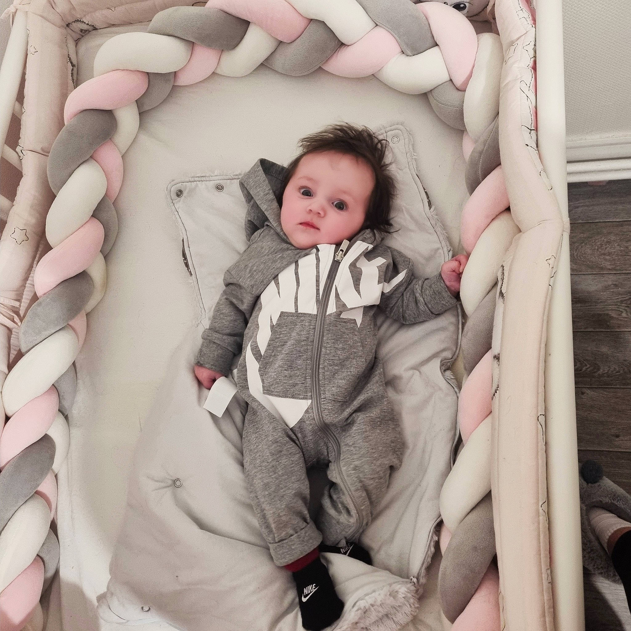 Mia participe au concours pour gagner de l'argent avec cette photo : baby, baby_products, baby_toddler_clothing, chair, child, comfort, fashion, finger, flash_photography, fun, happy, lap, monochrome, pattern, person, sitting, sleeve, style, textile, thigh